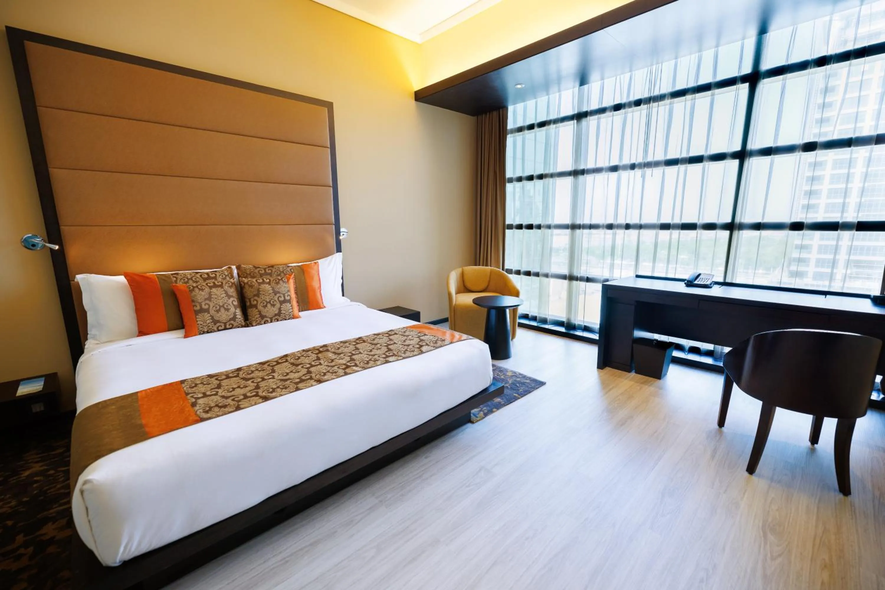 Deluxe Room King Bed Smoking in Southern Sun Abu Dhabi