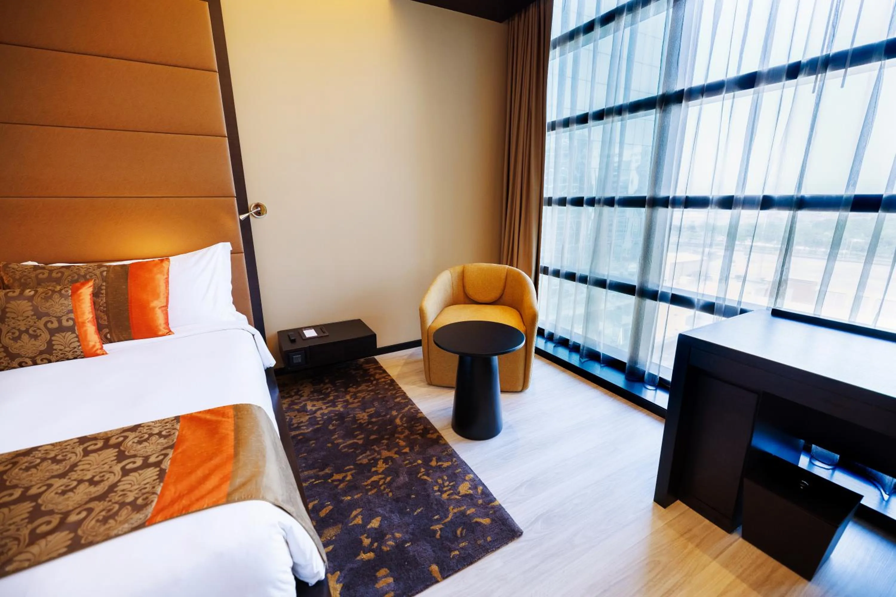 Deluxe Room Twin Beds Smoking in Southern Sun Abu Dhabi