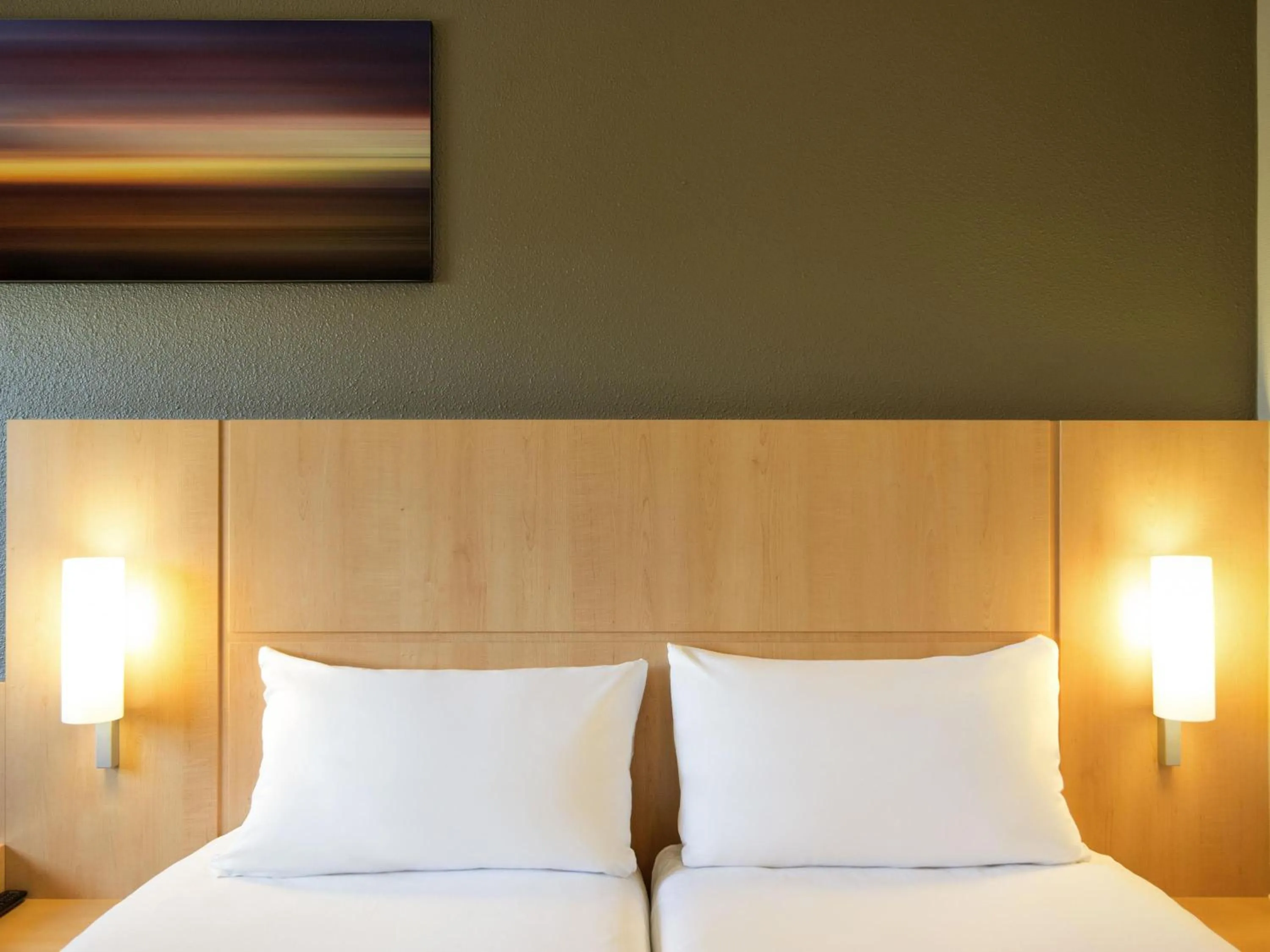 Standard Twin Room in ibis Utrecht