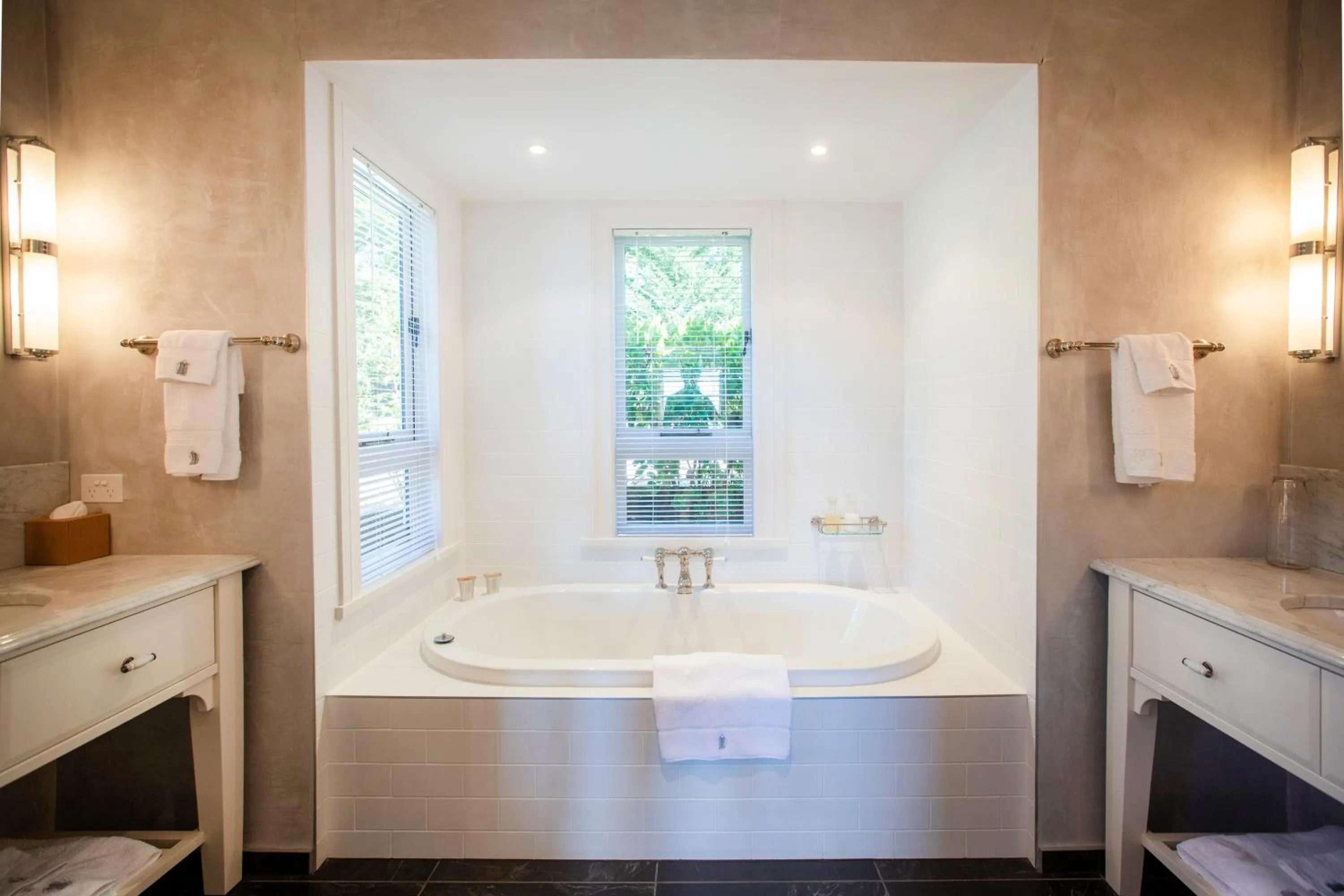 Deluxe Suite in Pihopa Retreat