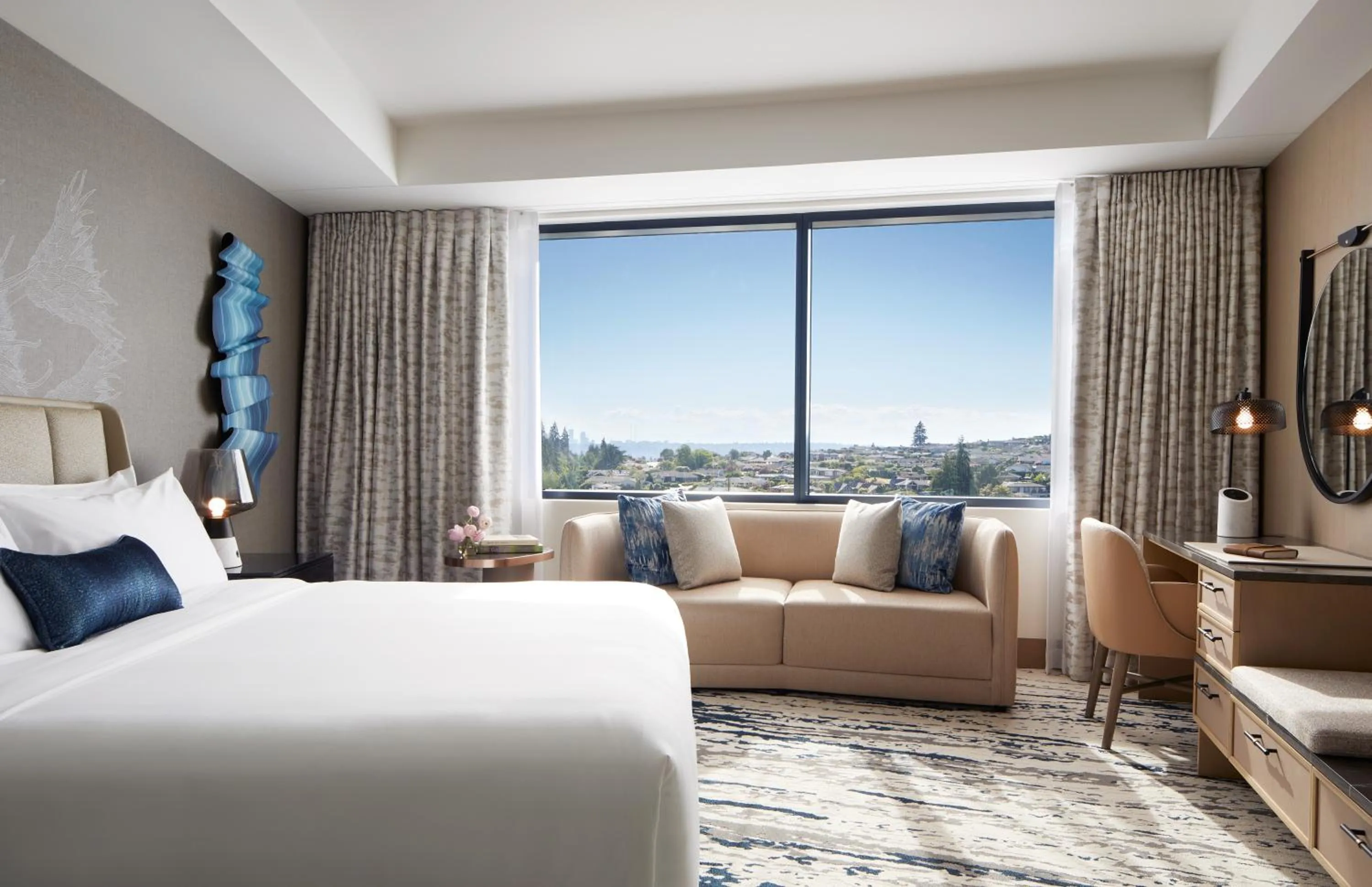 Premium King Room with City View in InterContinental Seattle Bellevue, by IHG
