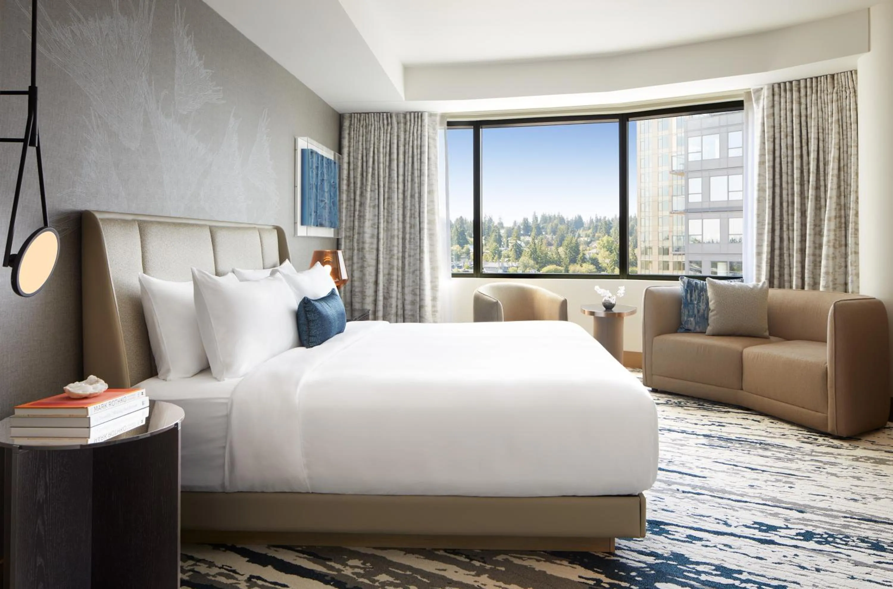 Premium Corner King Room in InterContinental Seattle Bellevue, by IHG
