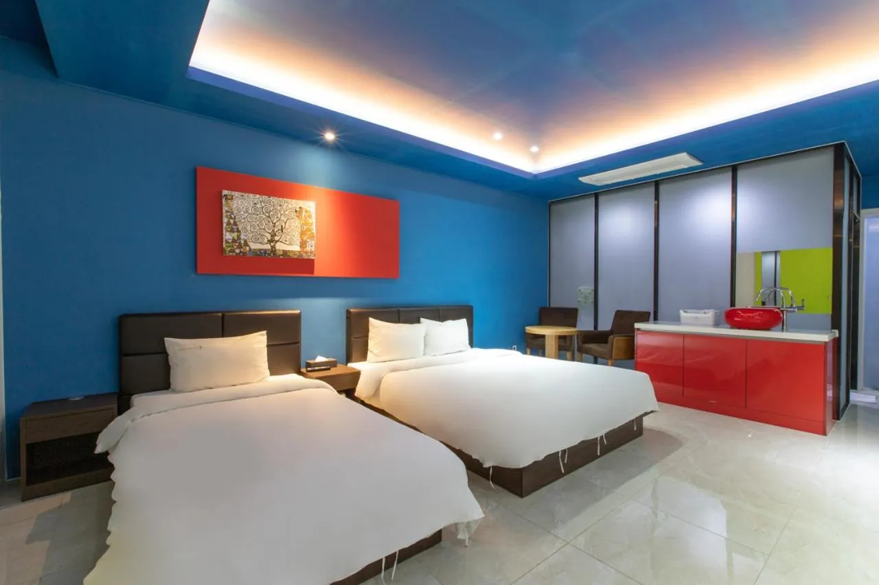 Deluxe Twin Room in Incheon Pentastar Hotel