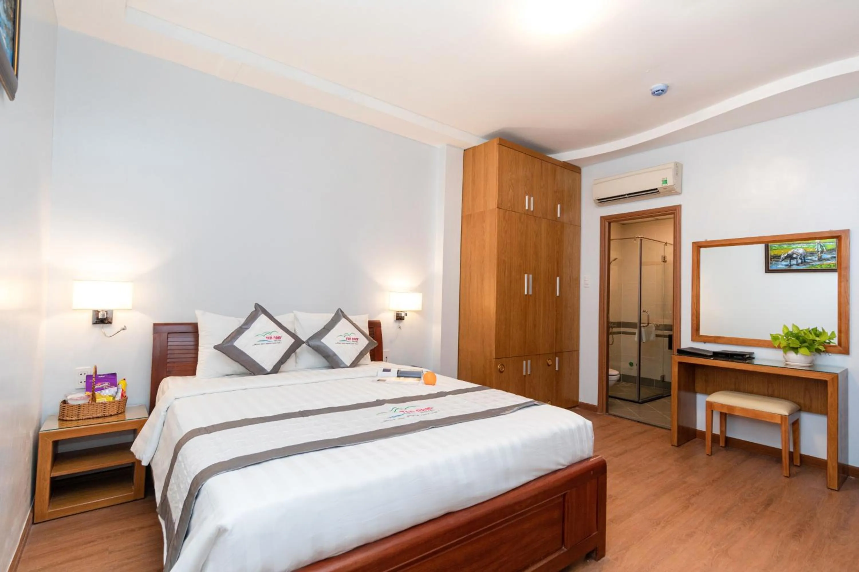 Superior Queen Room in Yen Nam Hotel Hoang Van Thu