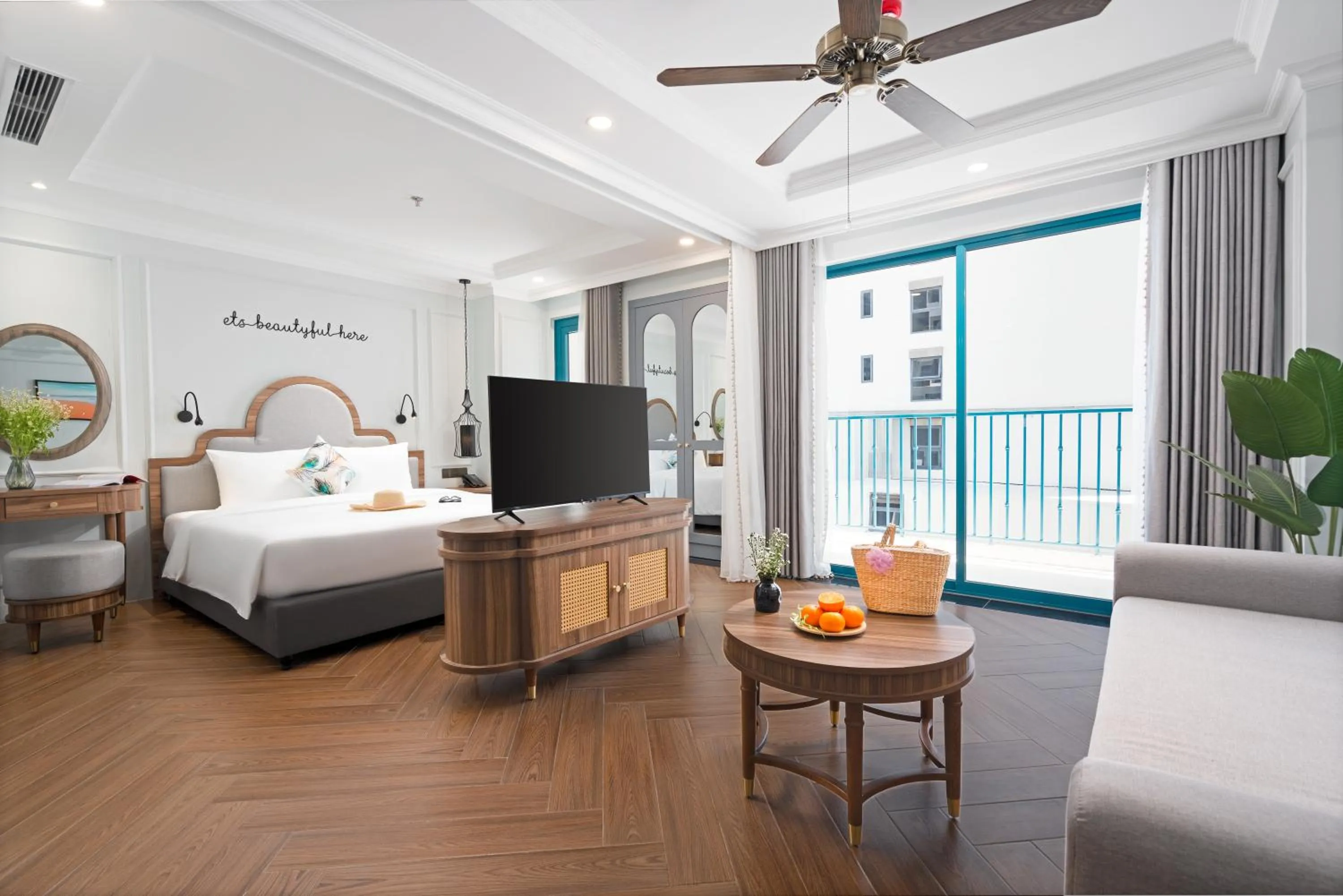 Deluxe Double Partial Sea View with Balcony in Pavillon Boutique Hotel & Apartment Nha Trang