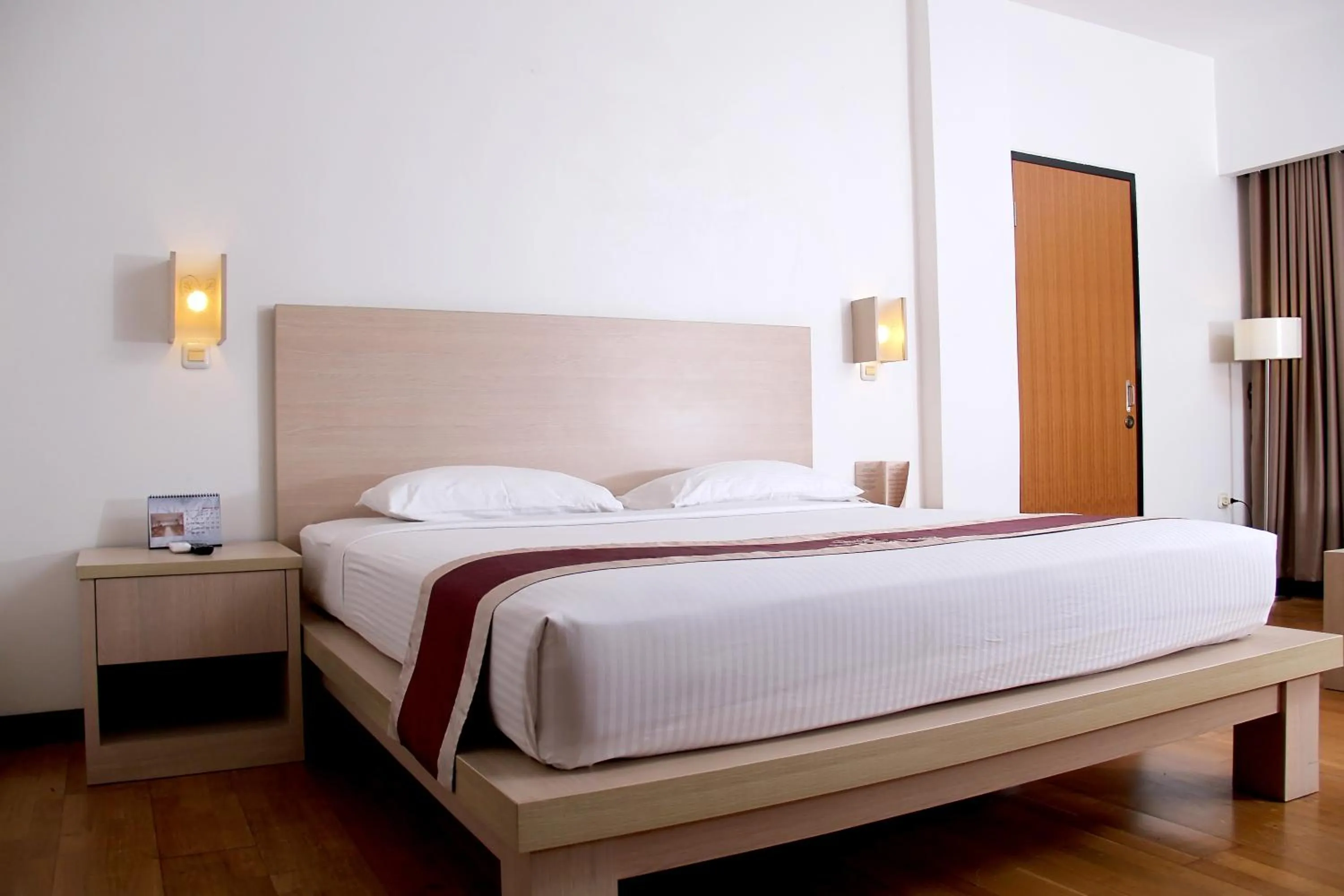 Grand Deluxe Double or Twin Room in Hotel Ebony Batulicin