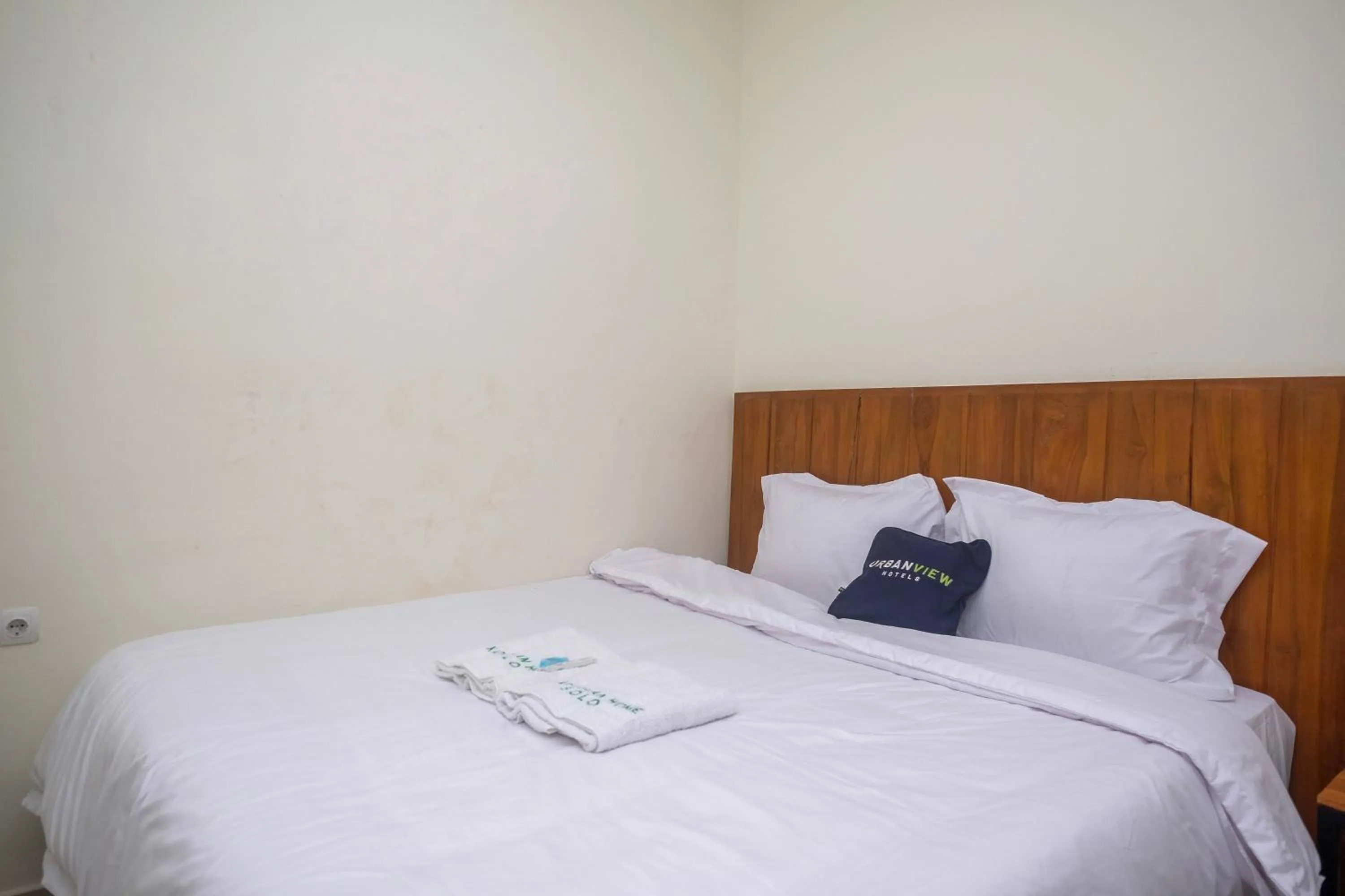 Family Room - single occupancy in Urbanview Syariah Kadarman Home Laweyan by RedDoorz