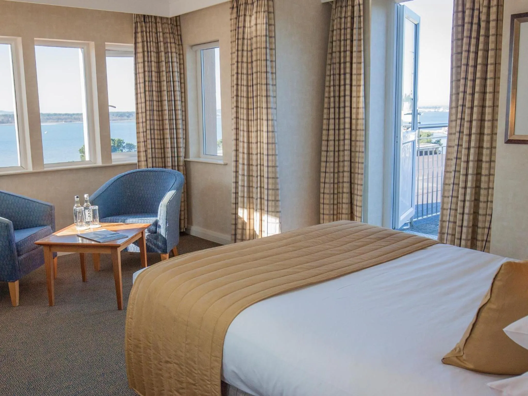 Double Room with Harbor View and Balcony in Harbour Heights Hotel