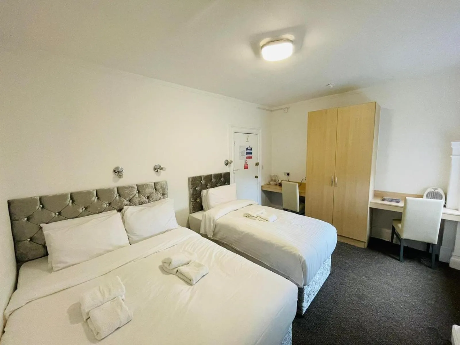Deluxe Triple Room in Star Hotel, South Leicester