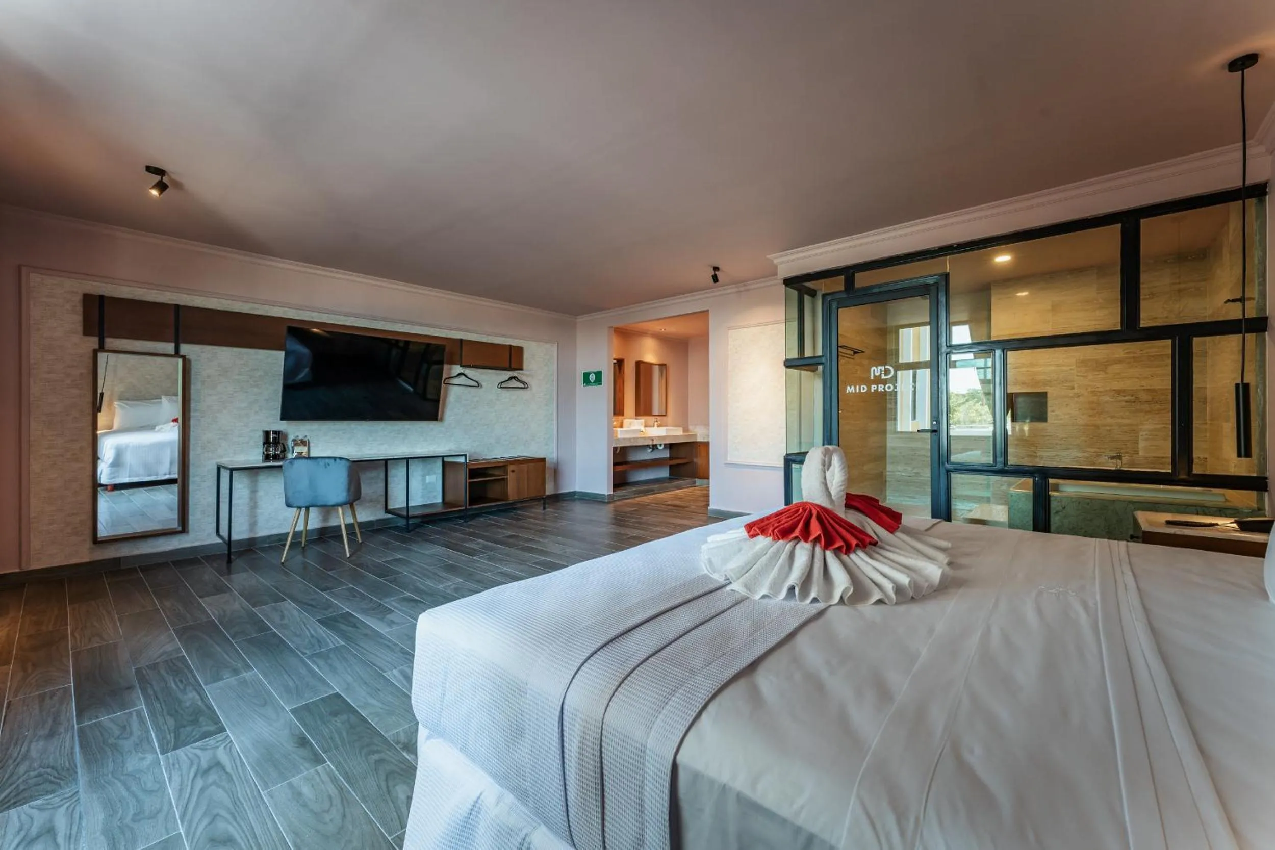 Deluxe Suite with Spa Bath in Hotel MID Project