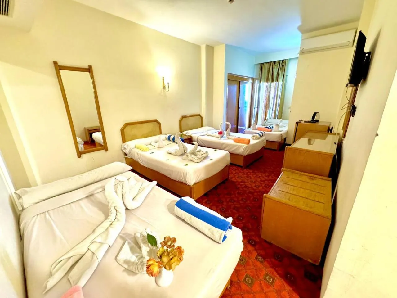 Family Room with Balcony in Queens Valley Hotel