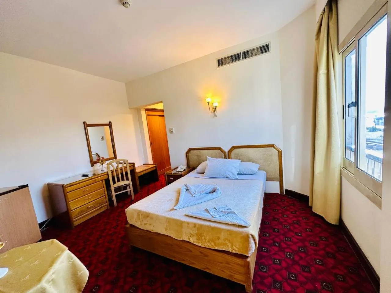 Single Room - single occupancy in Queens Valley Hotel