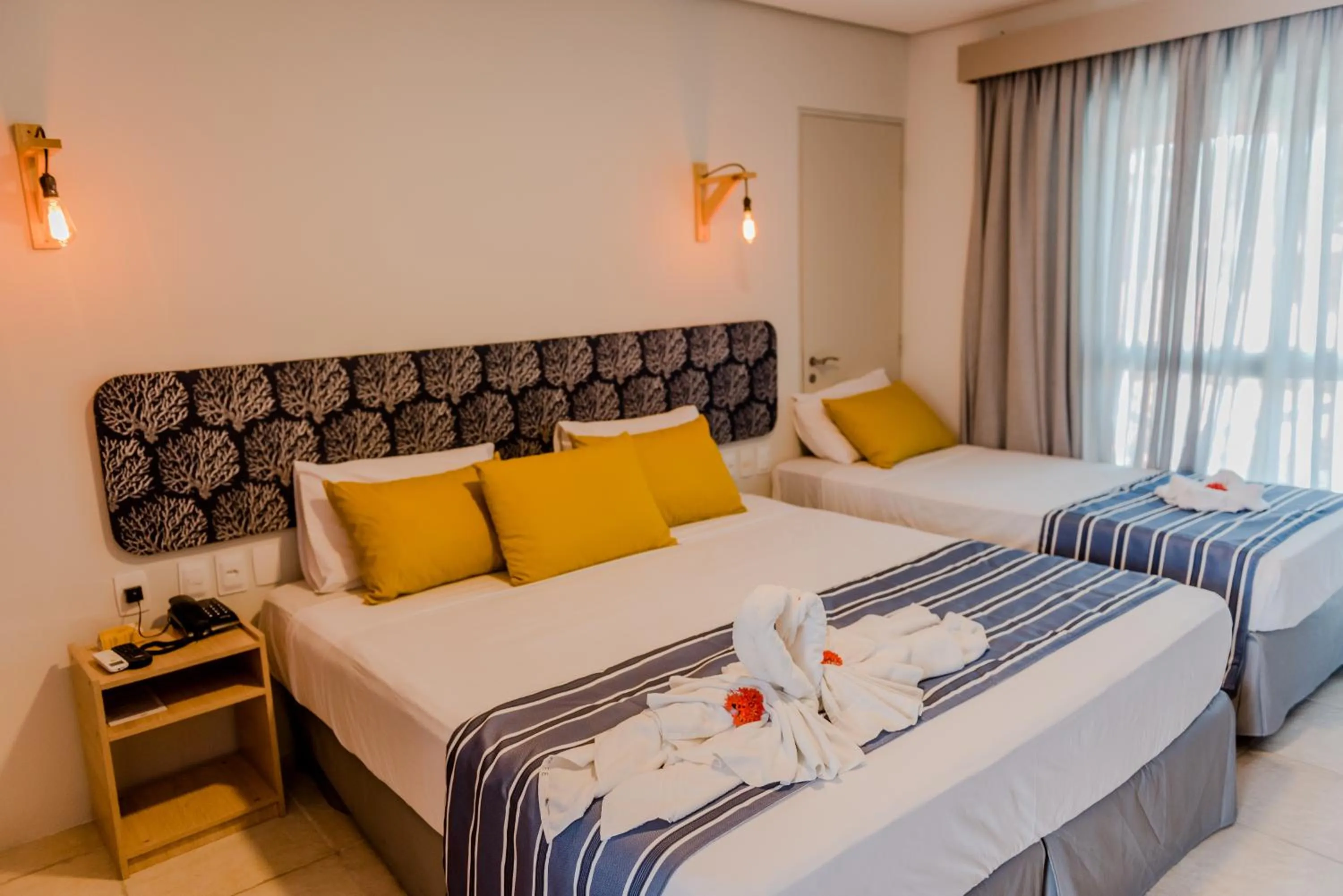 Deluxe Triple Room in Baía Branca Beach Resort