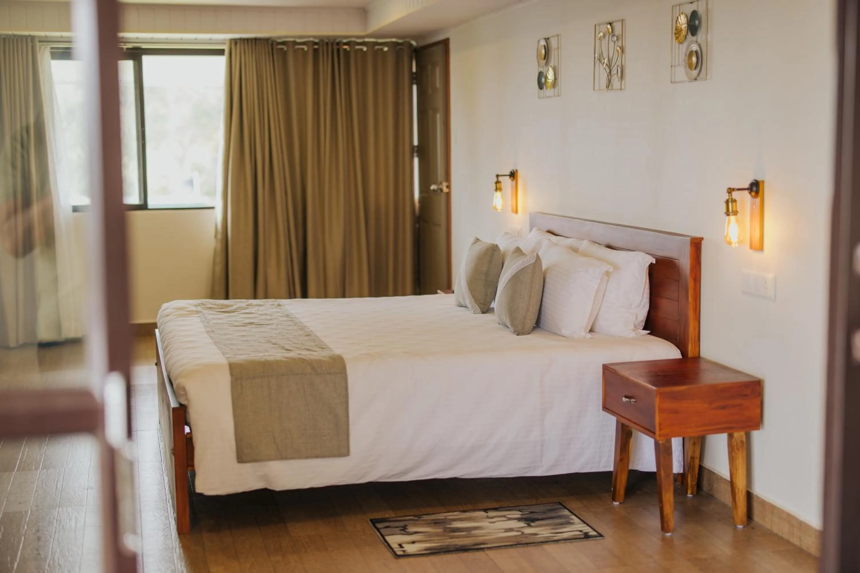 One-Bedroom Suite - single occupancy in Misty Courtyard Resort