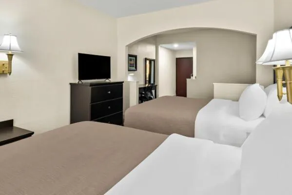 Deluxe Queen Suite in Quality Inn and Suites Lafayette