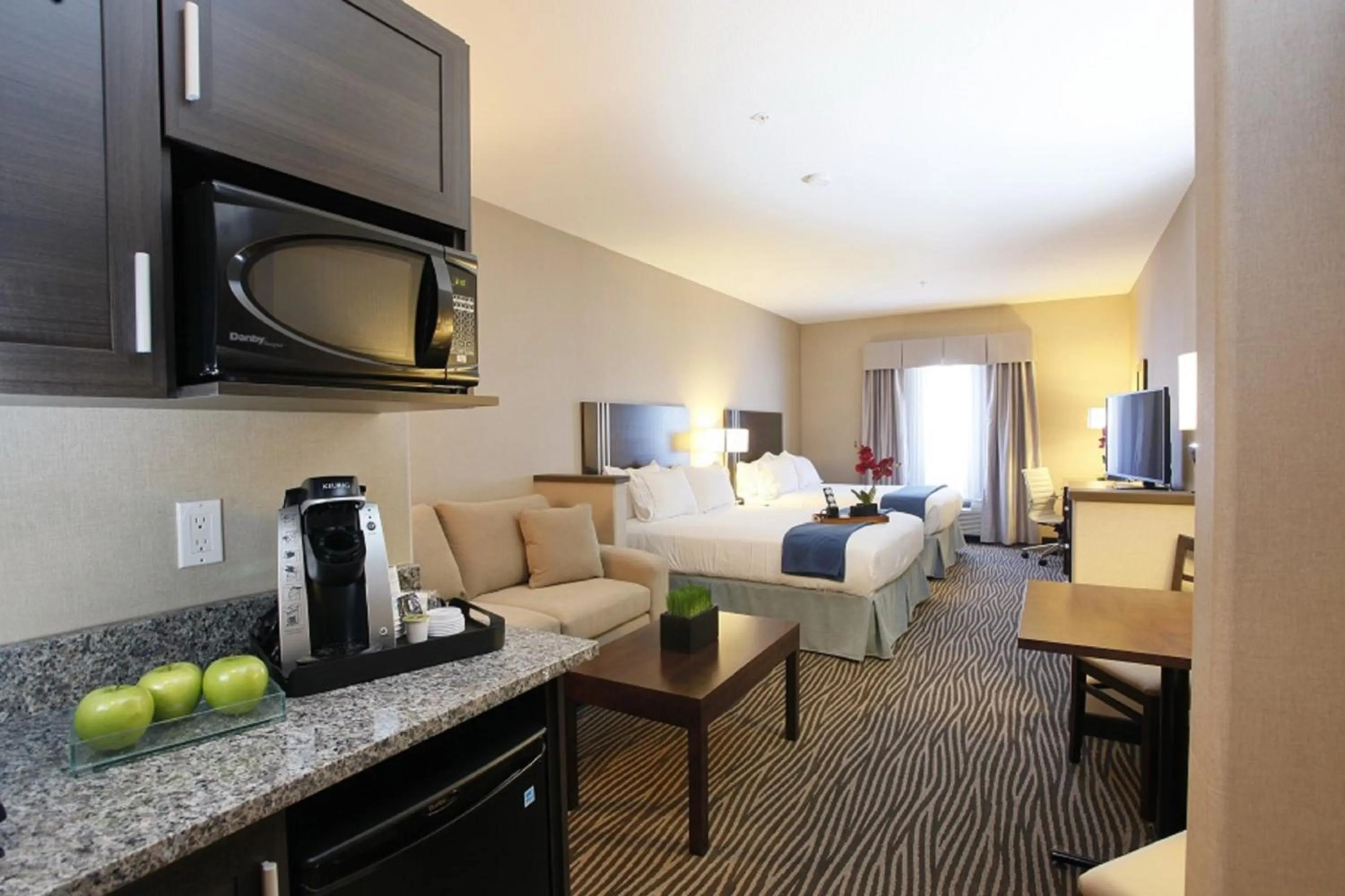 Queen Suite with Two Queen Beds in Holiday Inn Express Fort St John by IHG