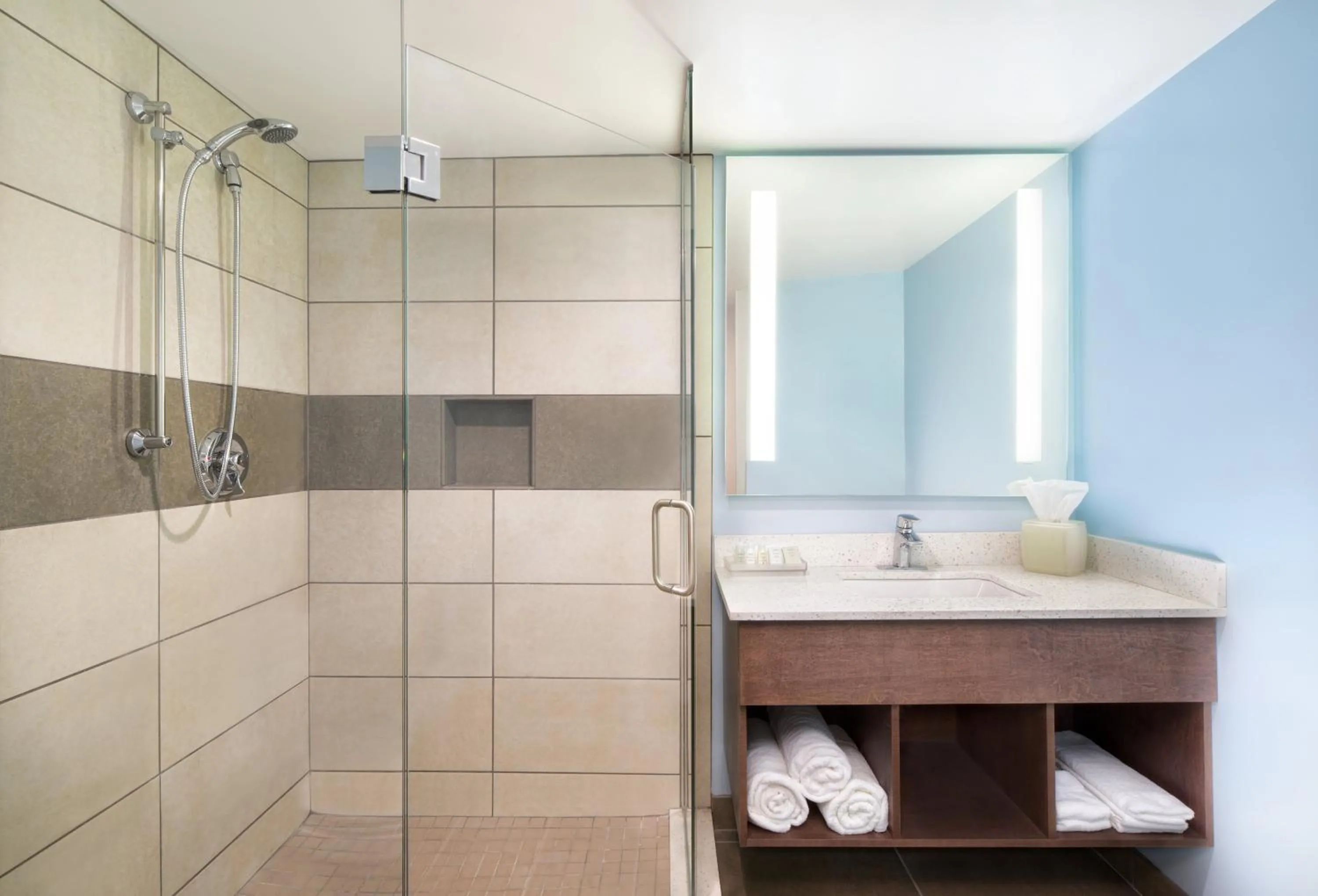 King Suite in Hotel Indigo Cleveland Beachwood by IHG