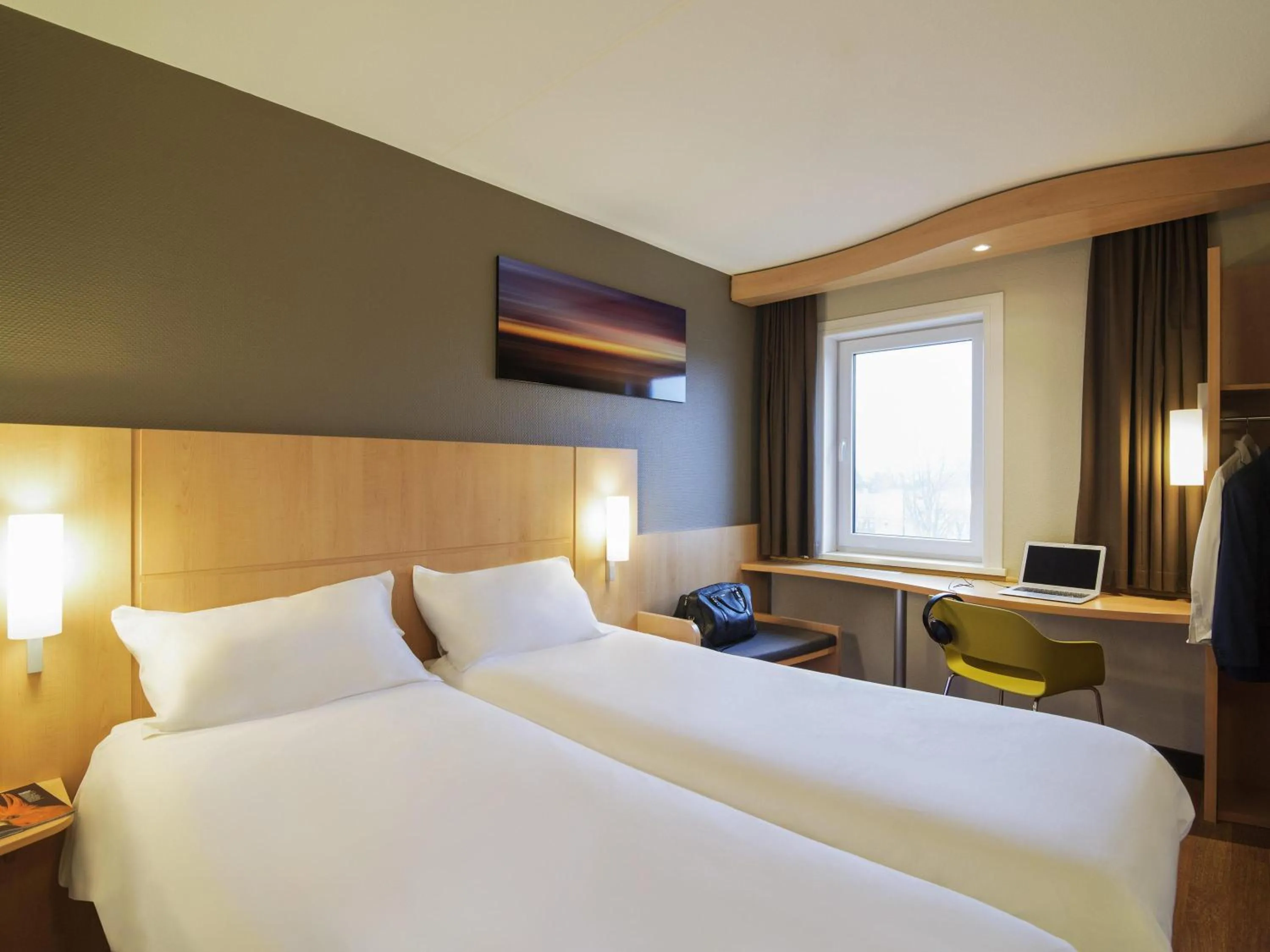 Standard Twin Room in ibis Rotterdam Vlaardingen