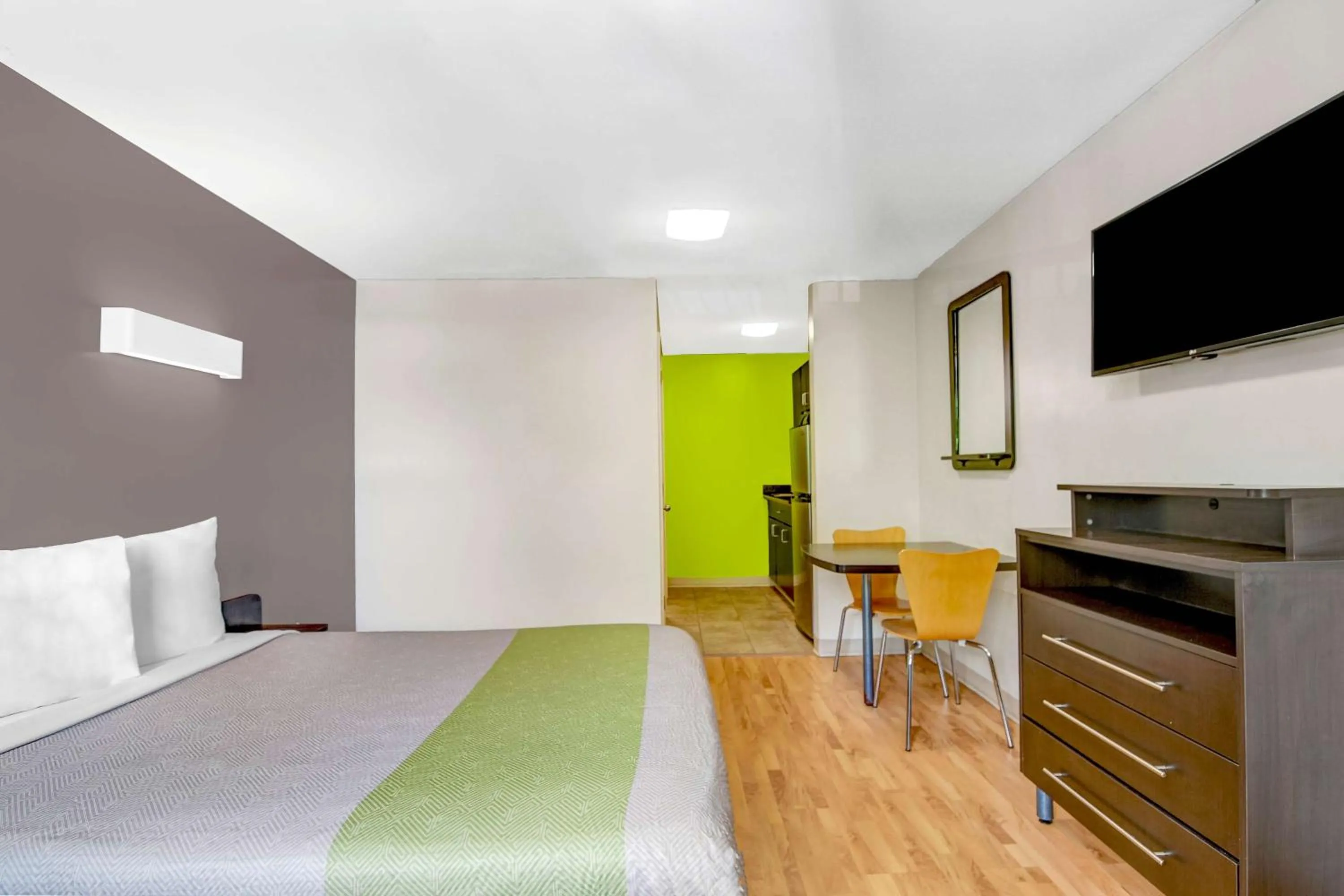 King Room - Non-Smoking in Studio 6-Atlanta, GA - Chamblee