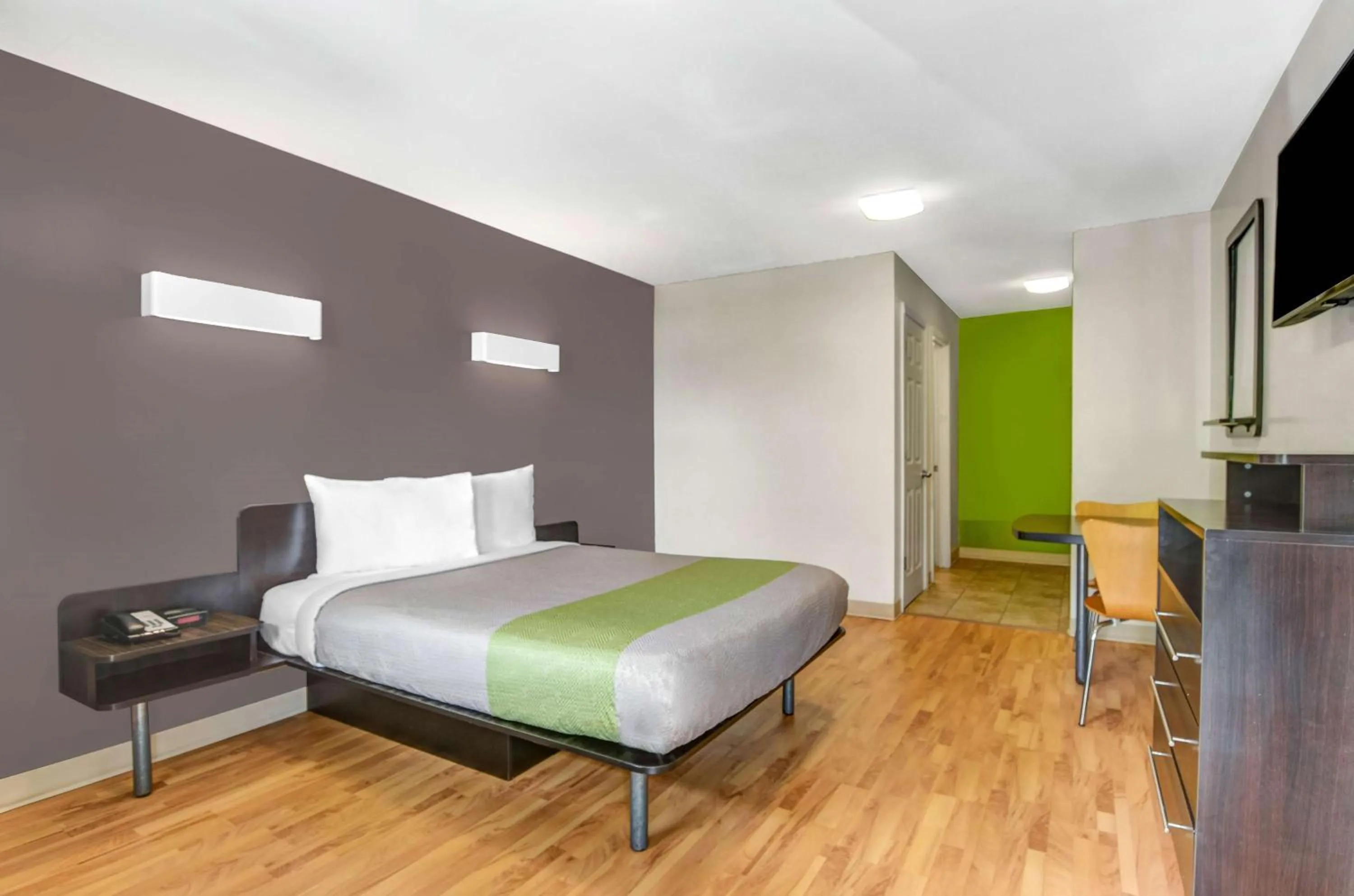 Queen Room - Smoking in Studio 6-Atlanta, GA - Chamblee