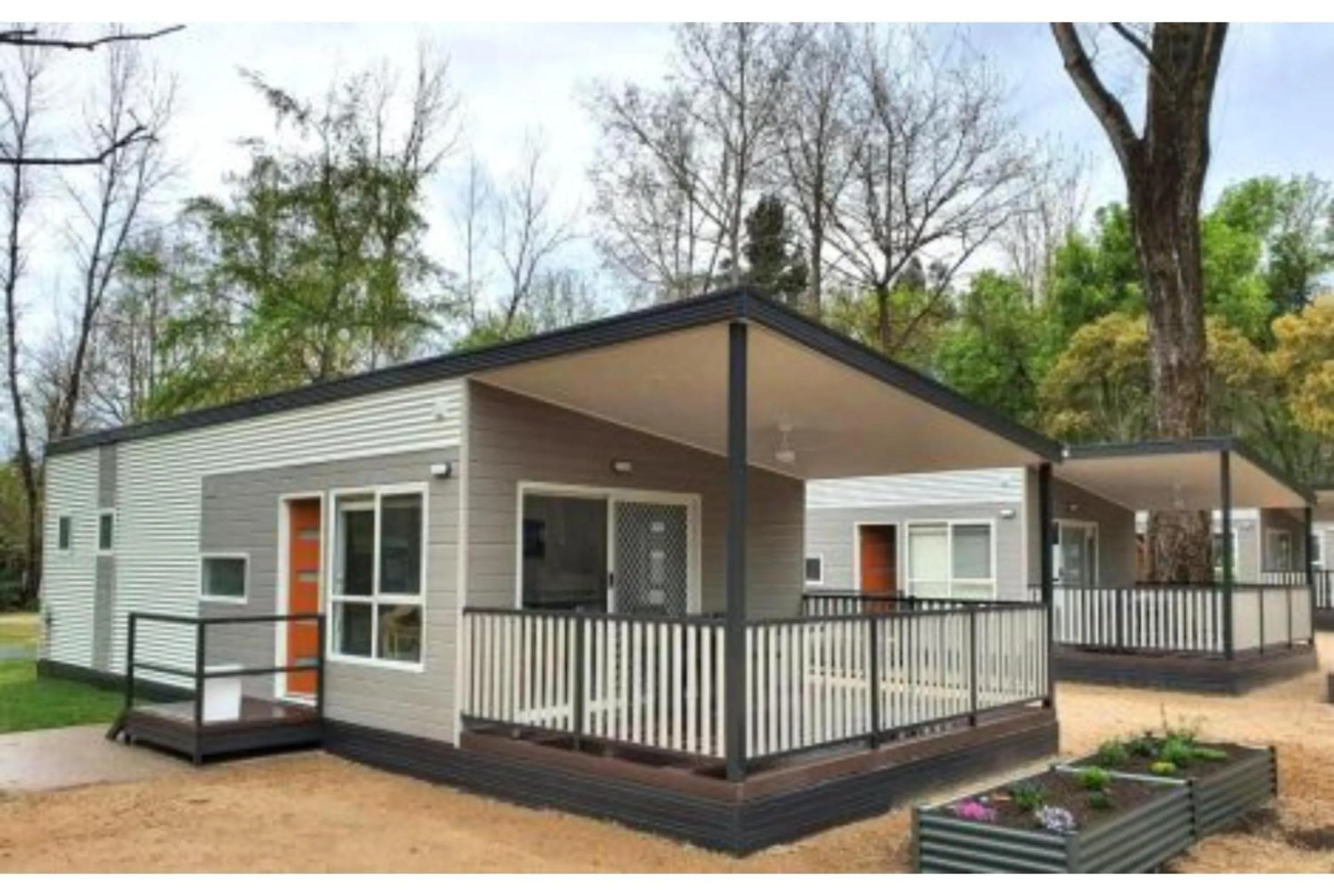 Deluxe Two-Bedroom Cabin - Sleeps 6 in Discovery Parks - Bright