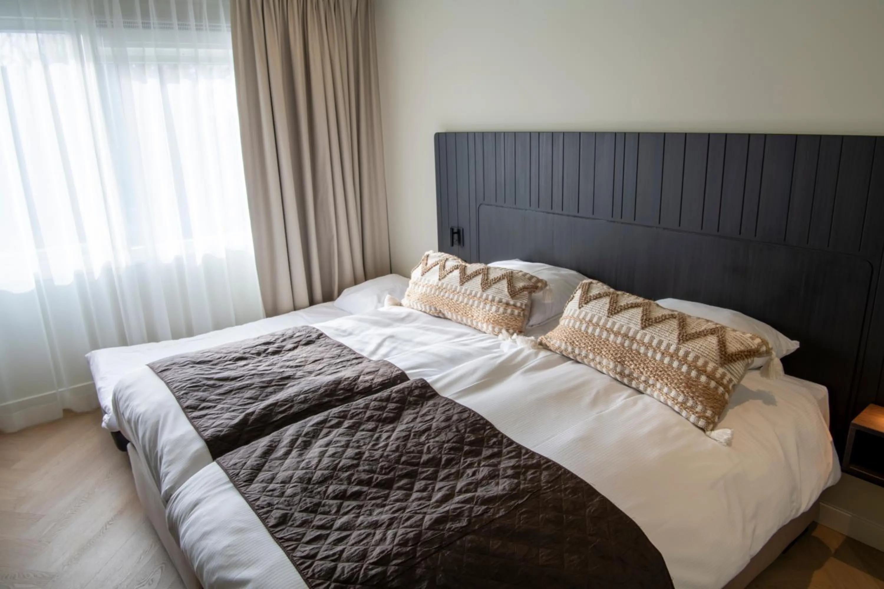 Comfort Triple Room in Boutique Hotel Herbergh Amsterdam Airport FREE PARKING