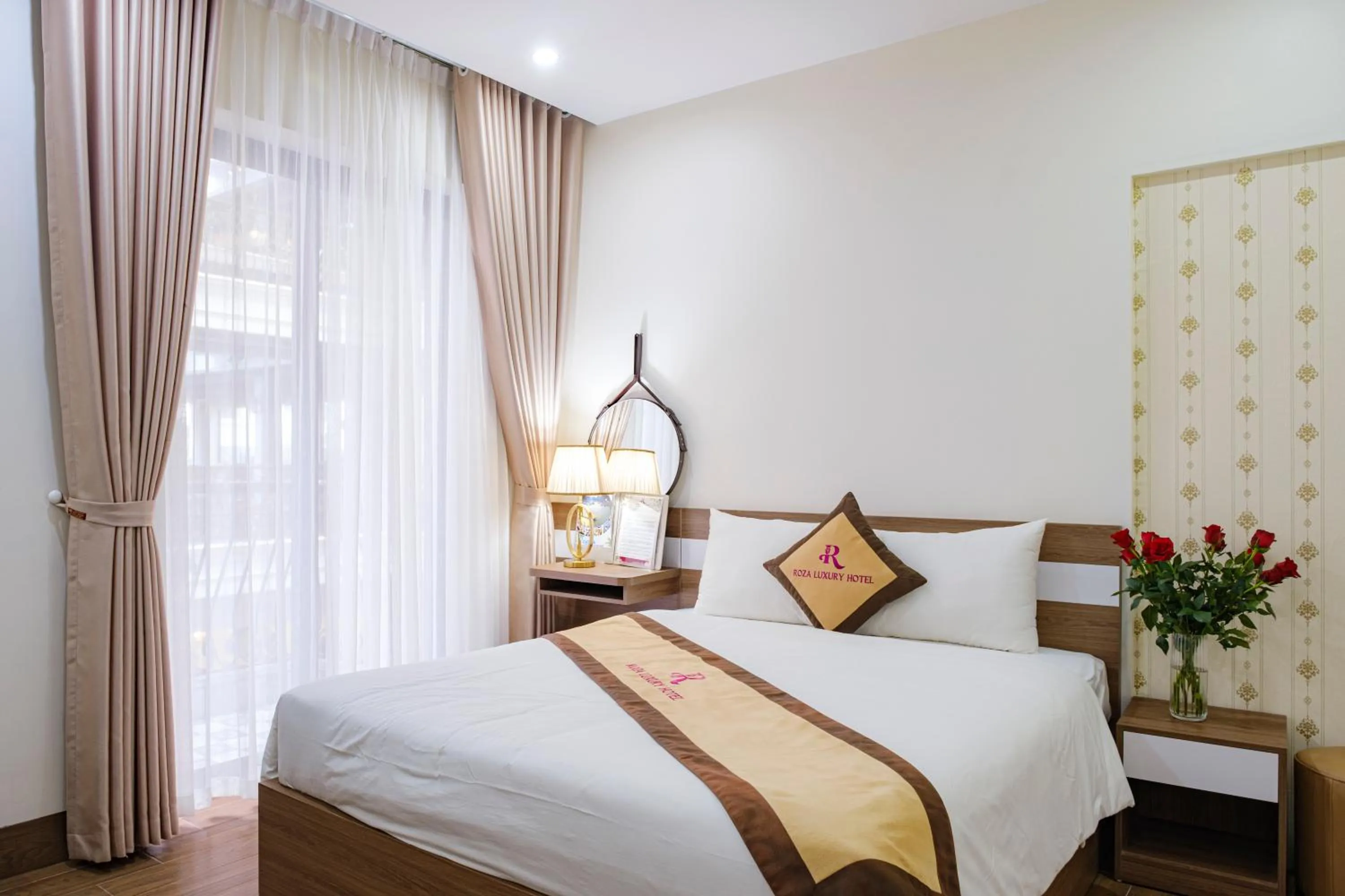 Double Room with Pool View in Roza Palace Cat Ba