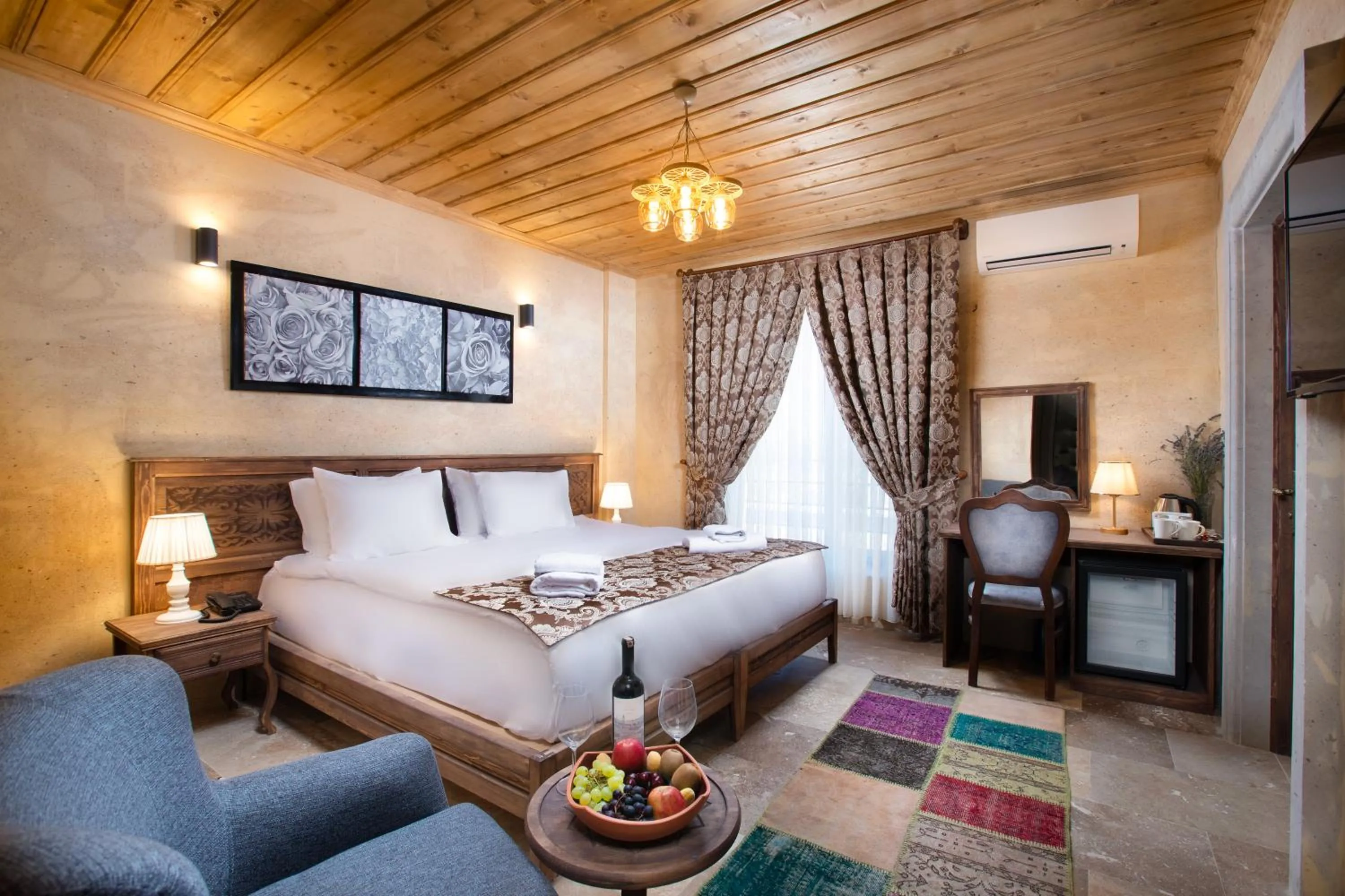 Deluxe Suite with Hot Tub in Cappadocia Pyramid Stone House