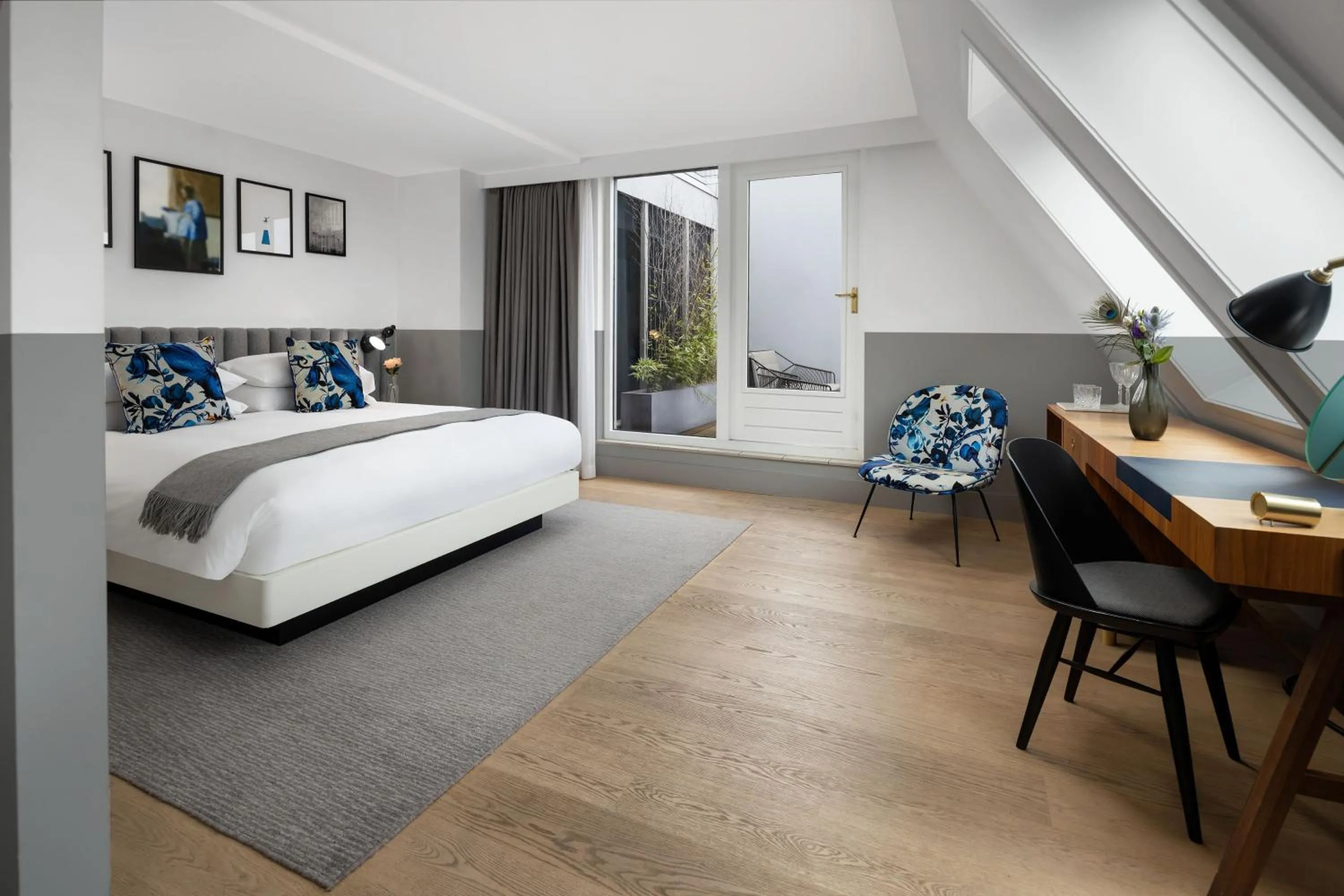 Premium King Room with Balcony in Kimpton De Witt Amsterdam by IHG
