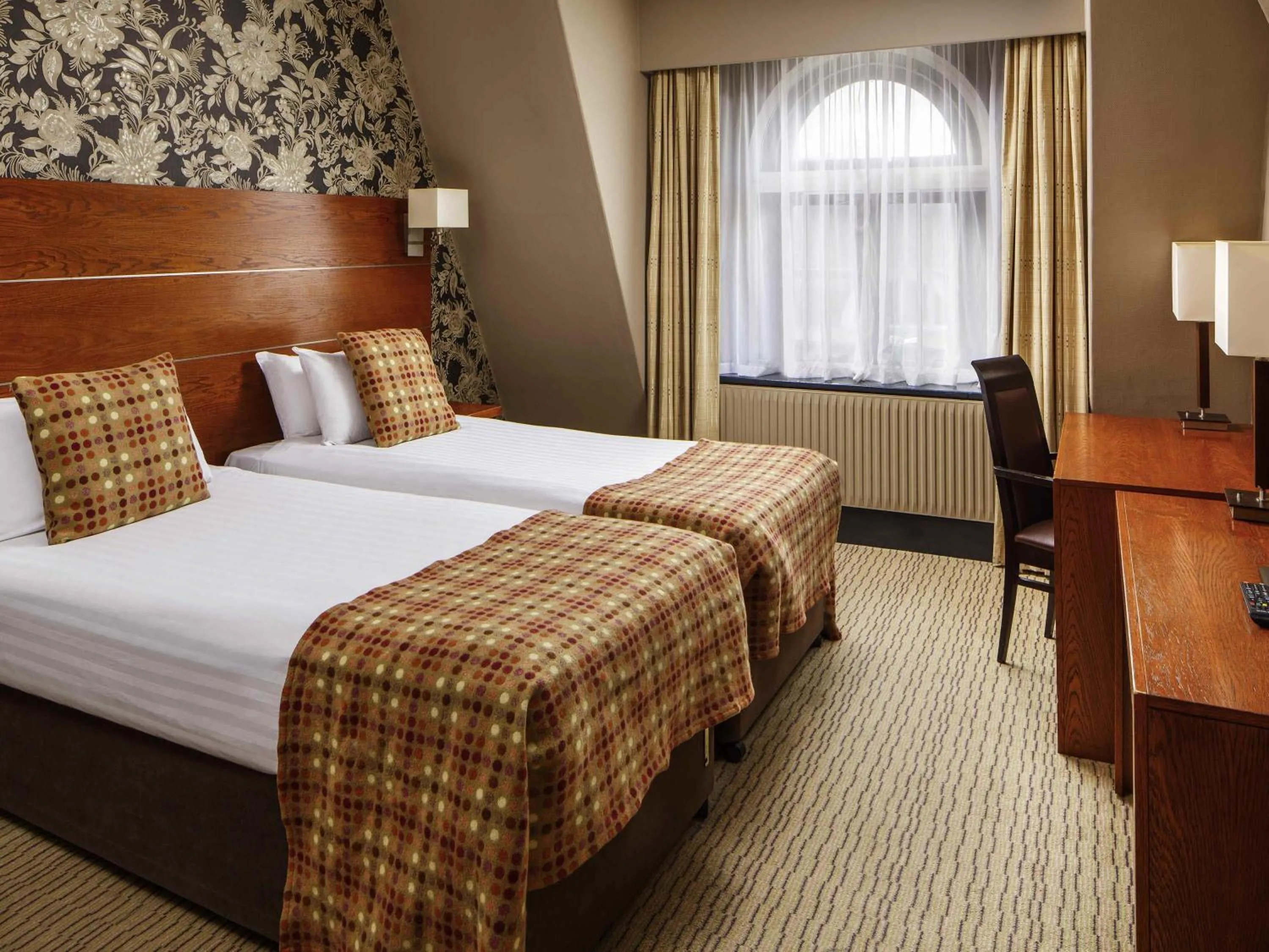 Classic Twin Room in Mercure Tunbridge Wells Hotel