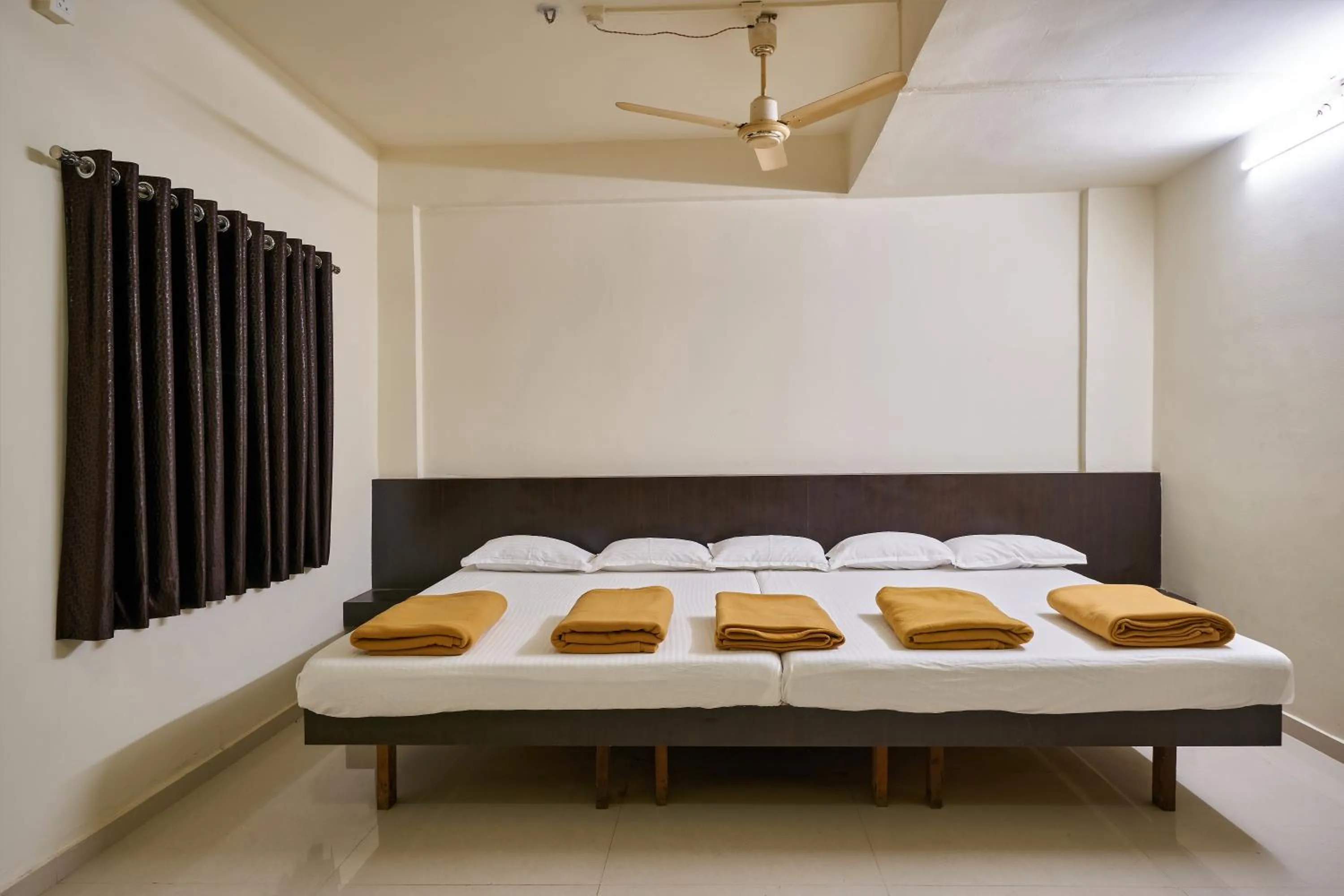 Budget Triple Room in Hotel Ranjan Deluxe