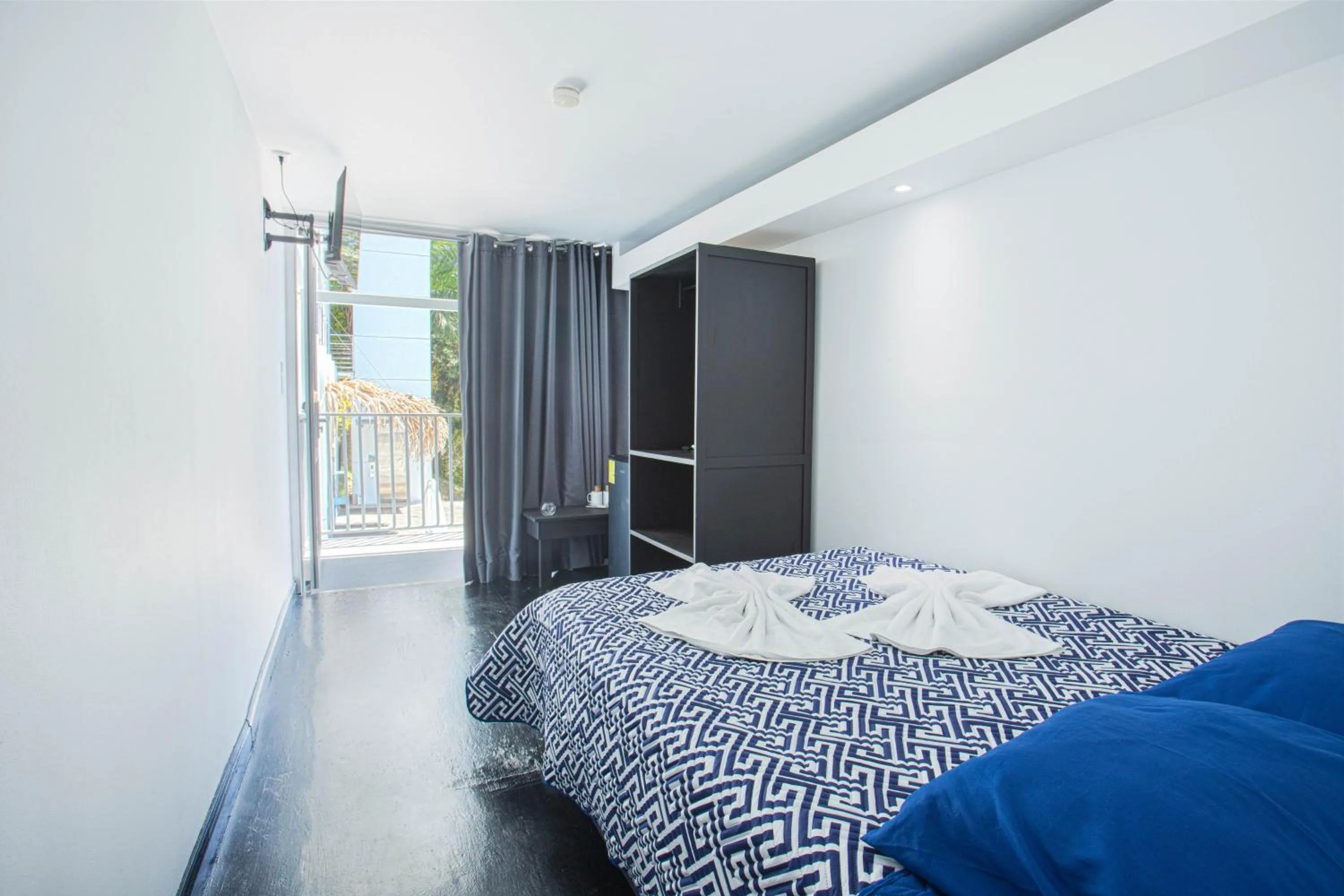 Double Room with Pool View in El Faro Containers Beach Hotel