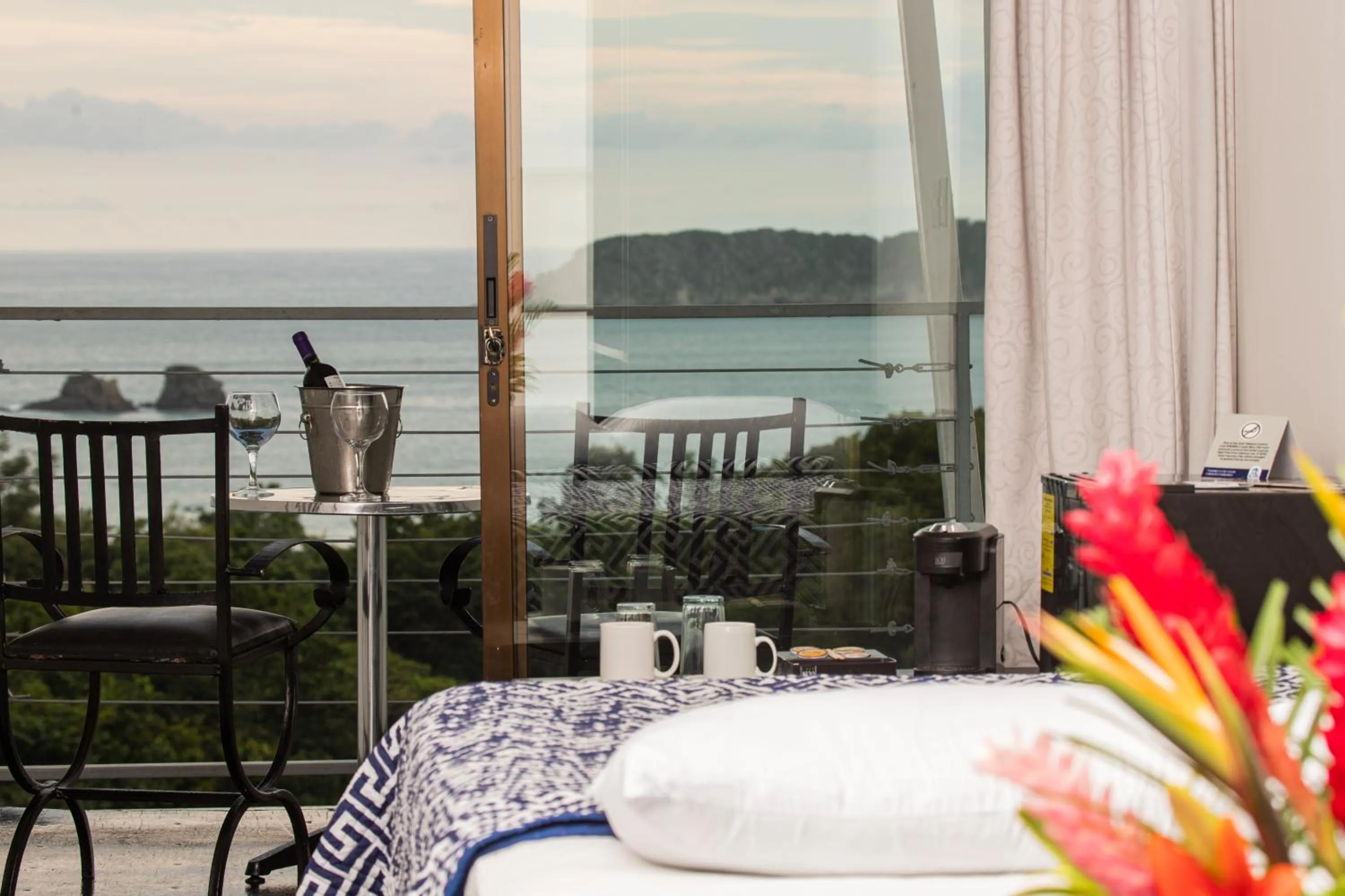 Triple Room with Sea View in El Faro Containers Beach Hotel