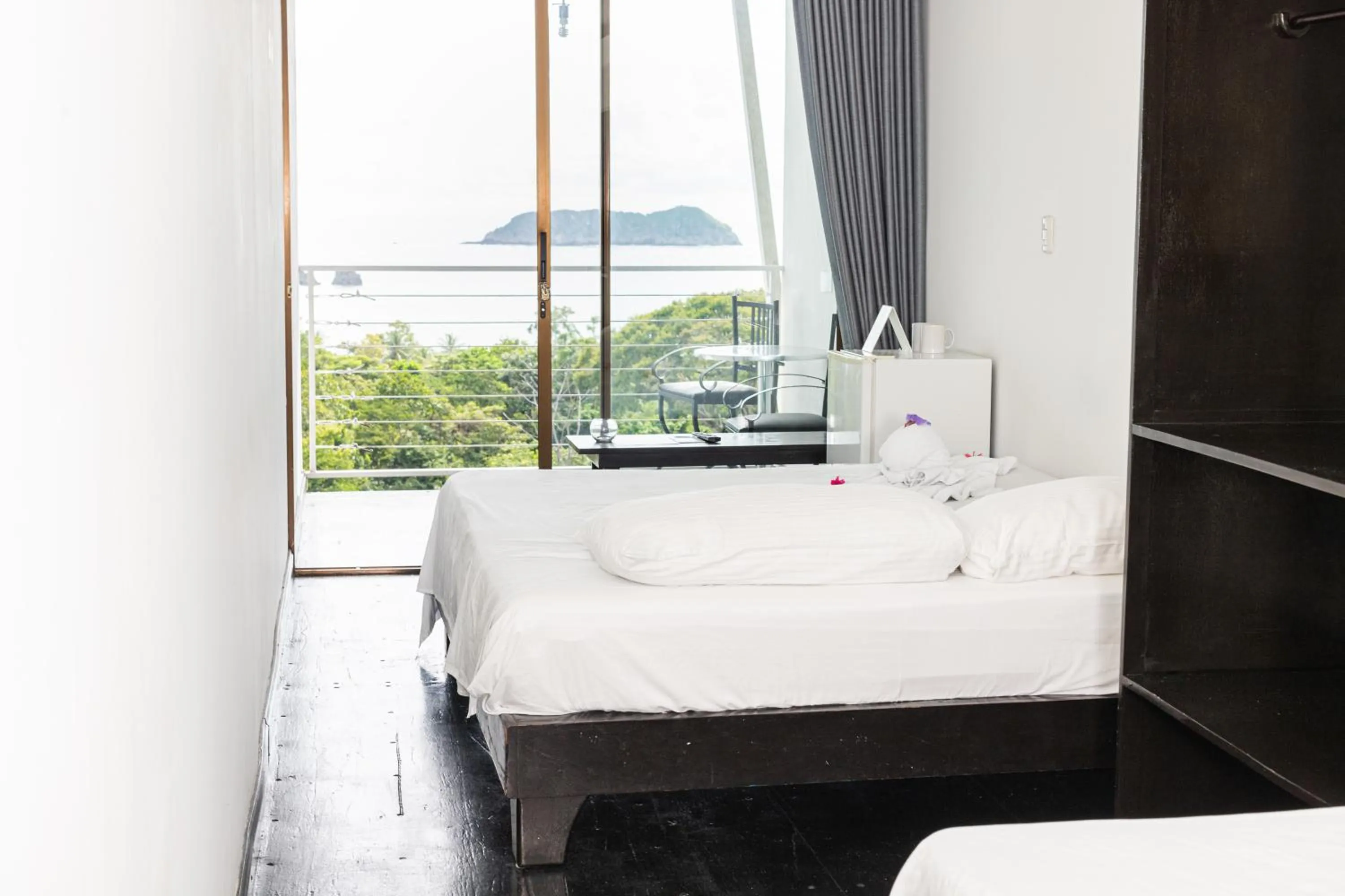 Quadruple Room with Sea View in El Faro Containers Beach Hotel