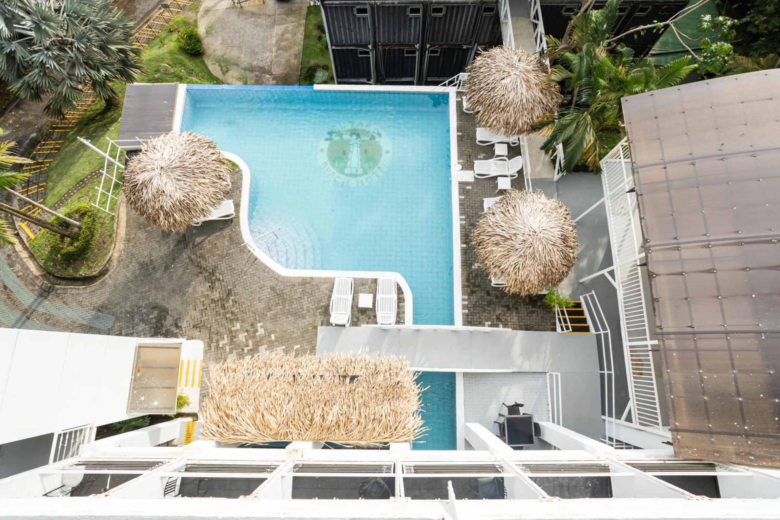 King Suite in El Faro Containers Beach Hotel