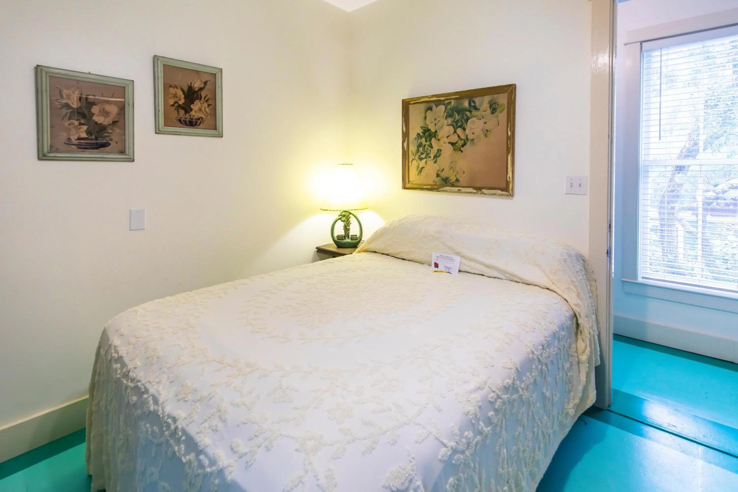 Budget Double Room in Hibiscus Coffee & Guesthouse