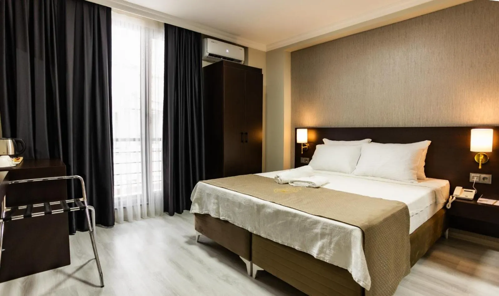 Standard Double Room in Mays Royal Hotel