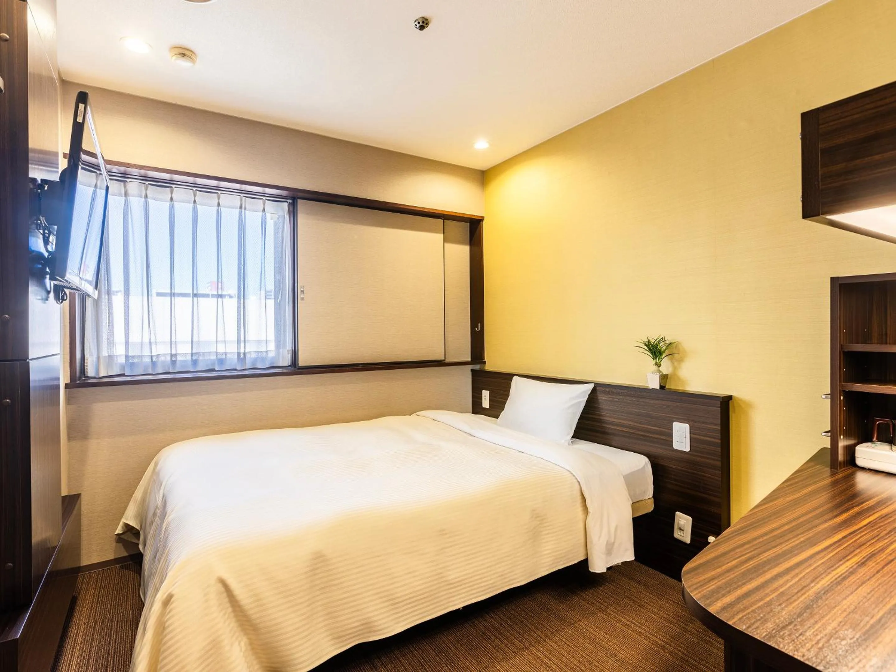 Standard Semi Double Room - single occupancy - Non-Smoking in Nagoya Crown Hotel