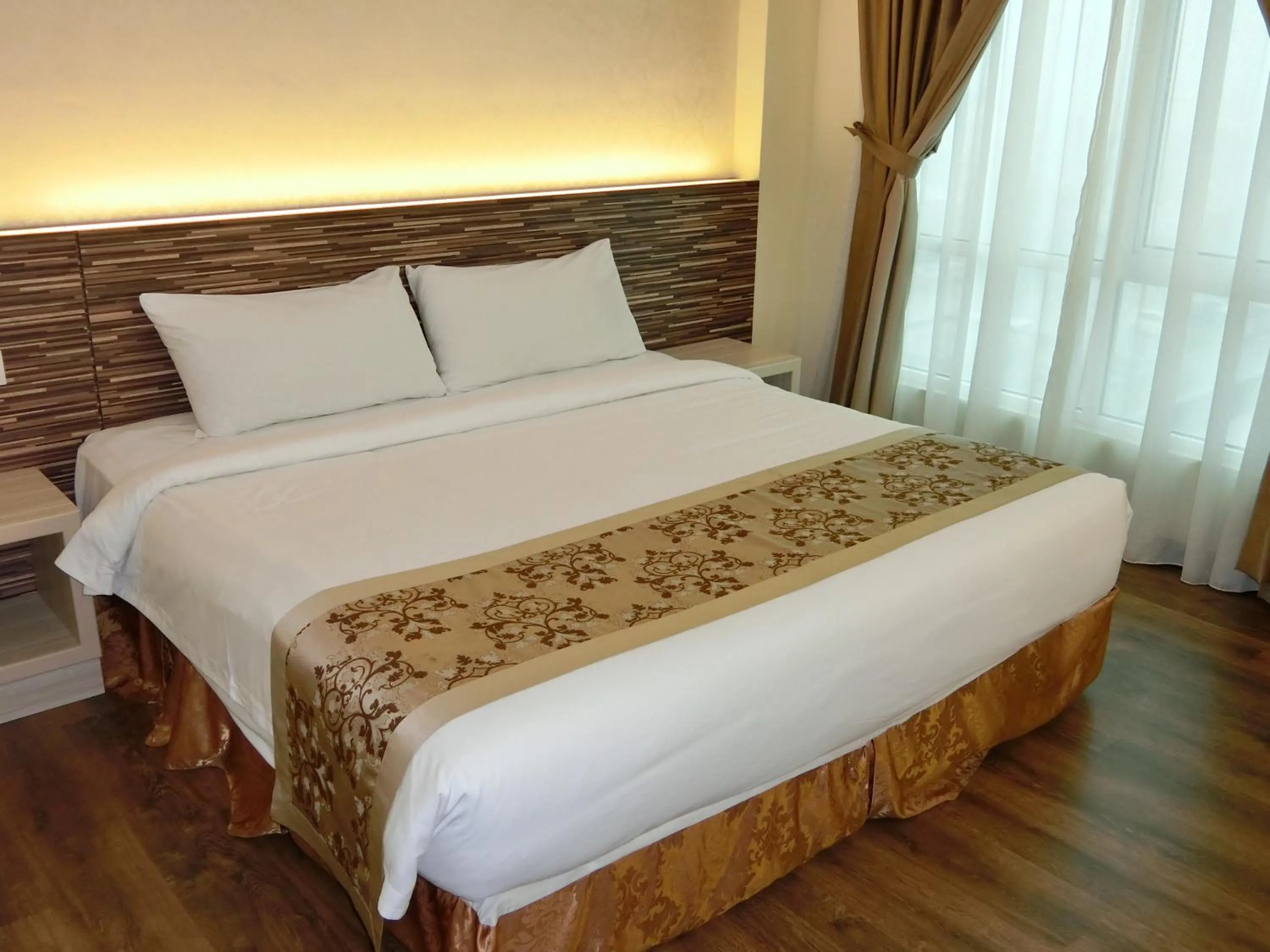 Deluxe King Room in MidCity Hotel Melaka
