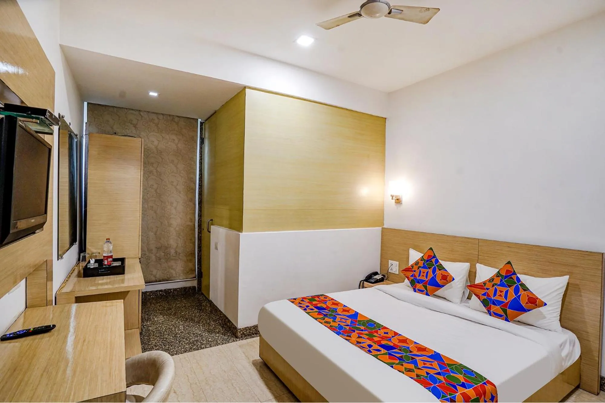 Deluxe Room - single occupancy in FabExpress Vasundhara Suits