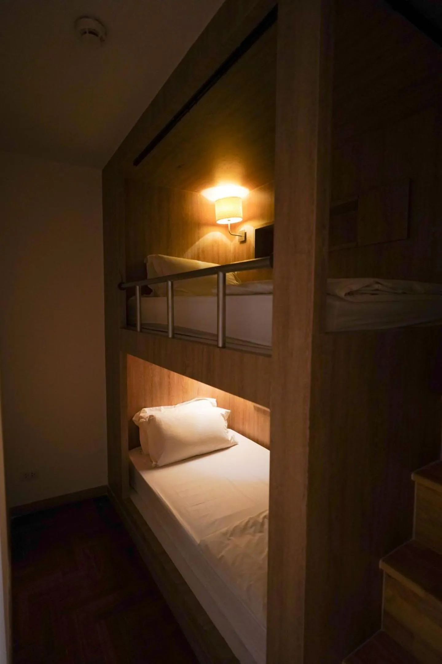 Budget Twin Room in The poshtel Bangkok By Benya