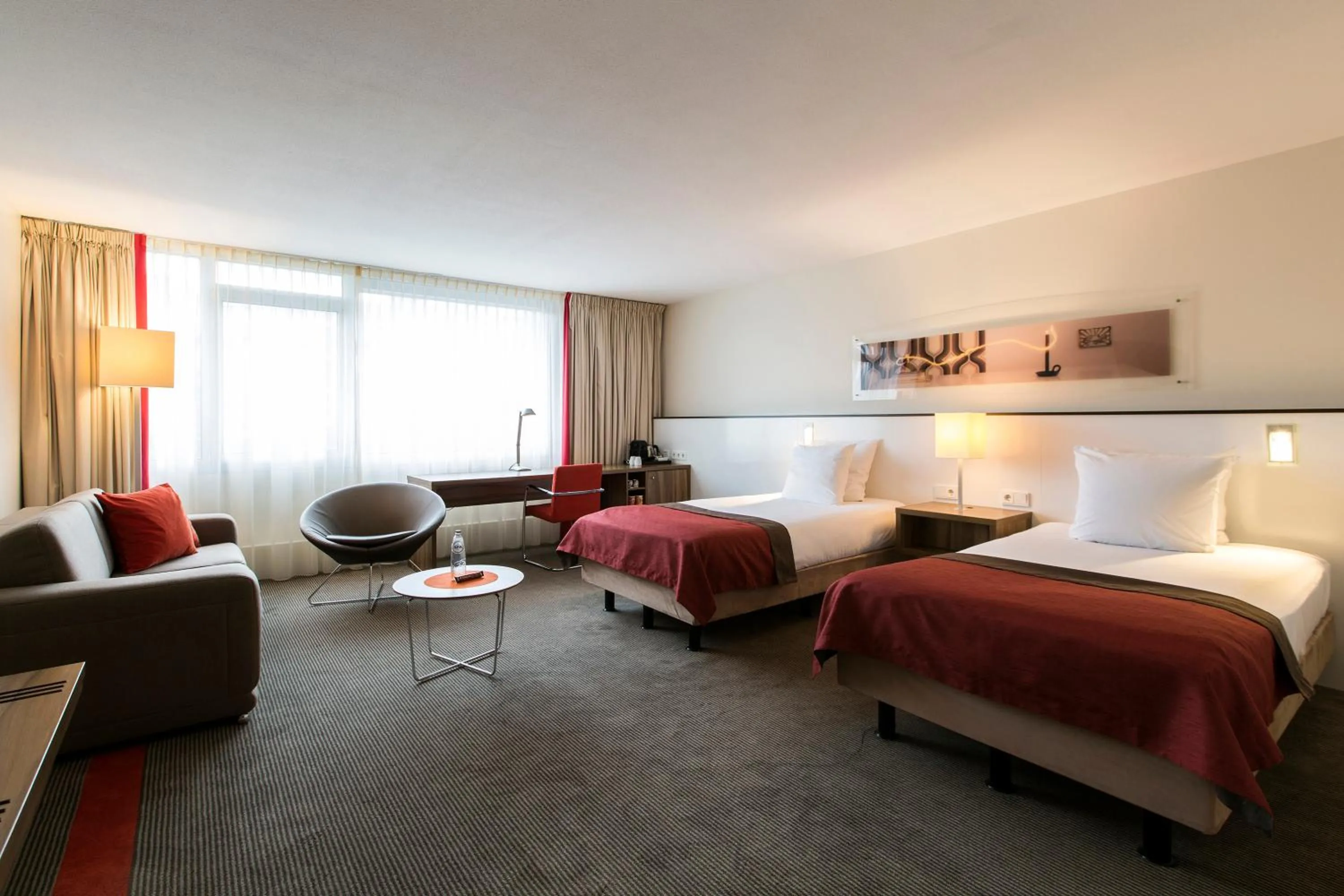 Twin Suite with Two Single Beds and Sofa Bed in Holiday Inn Eindhoven Centre by IHG