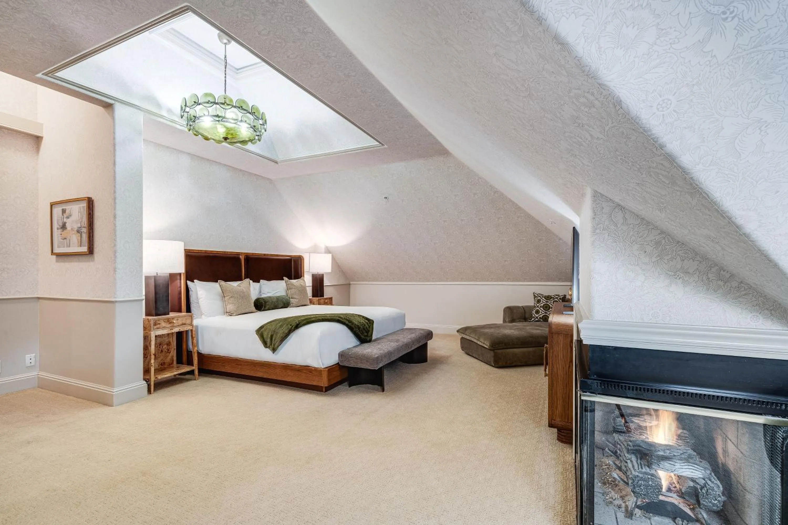 Deluxe King Room with Twin Bed in White House Napa