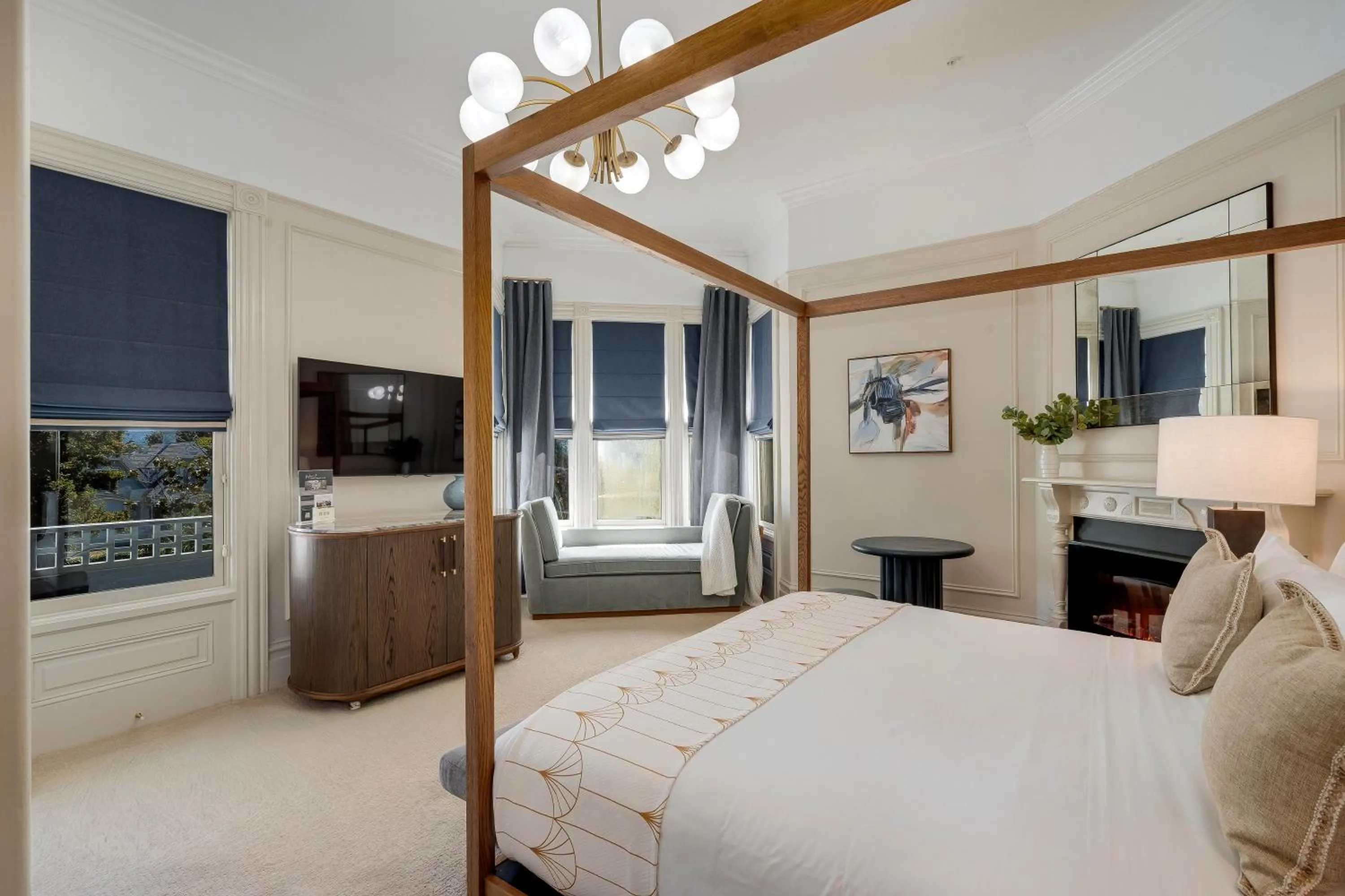 Deluxe King Room with Balcony in White House Napa