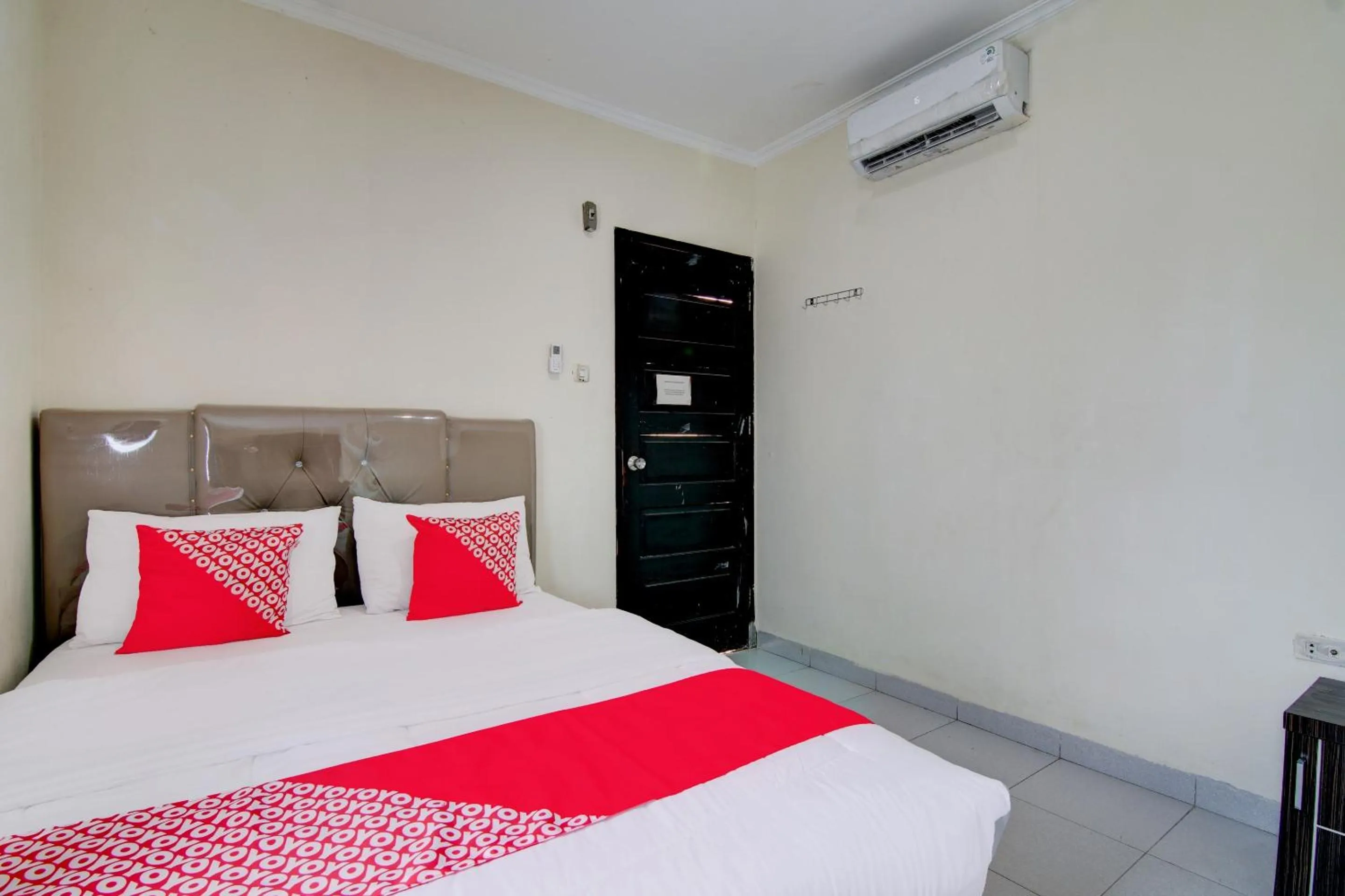 Standard Double Room in Hotel O Raya Guest House Syariah