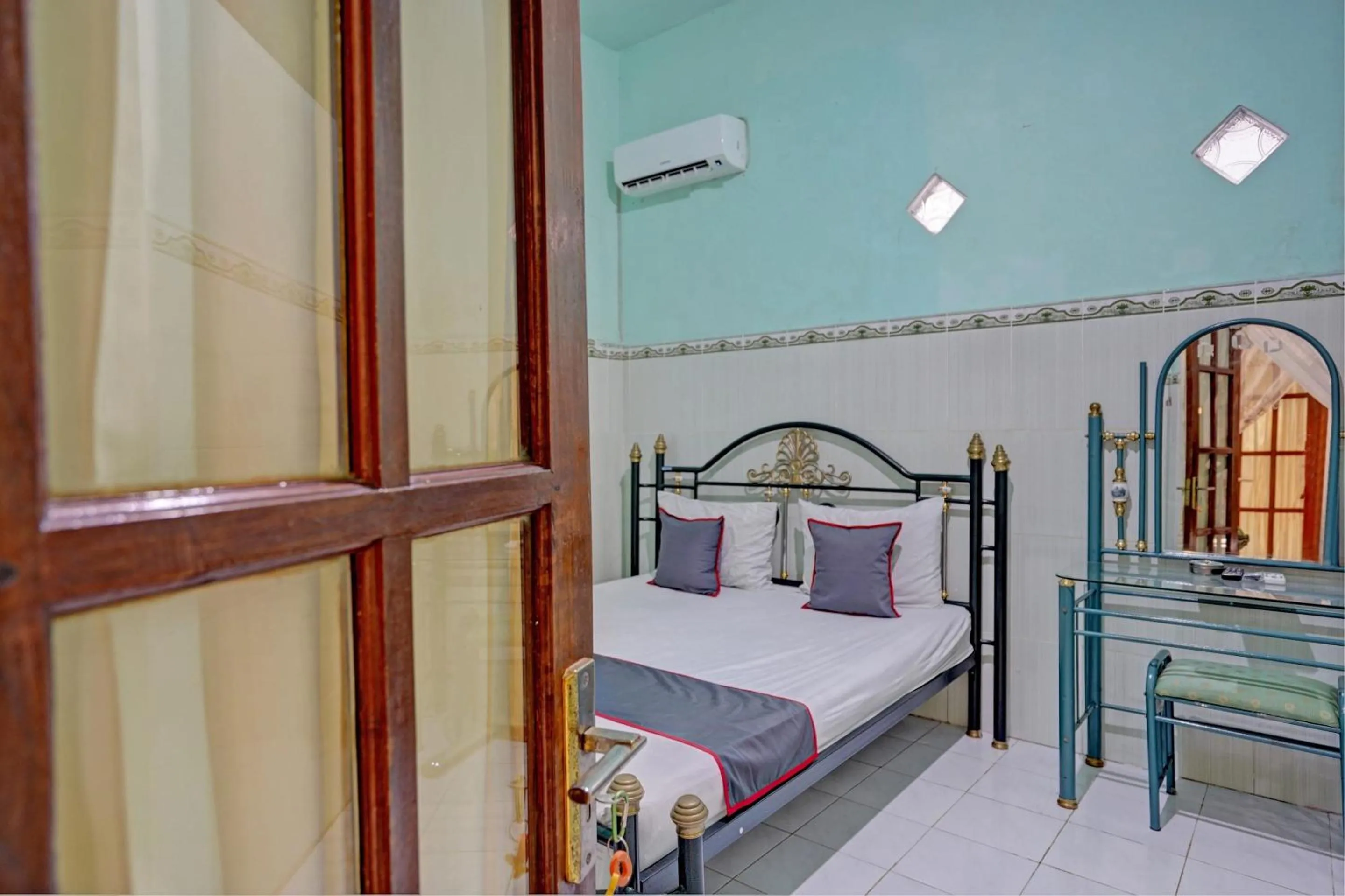 Standard Double Room in Collection O 92897 Hotel Intan Near Kantor Syahbandar Bawean