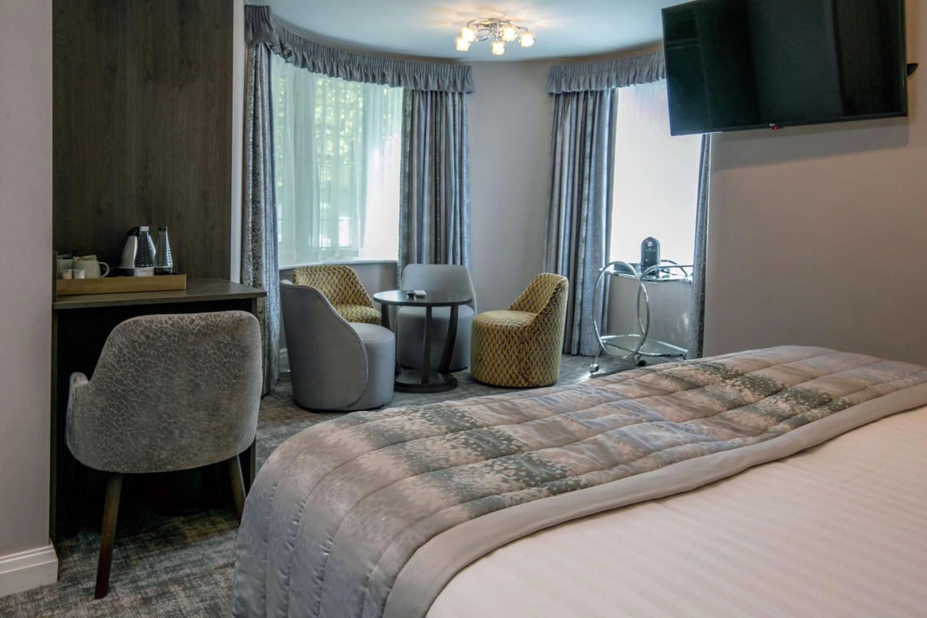 Deluxe Quadruple Room in Barton Manor Hotel & Spa; BW Signature Collection
