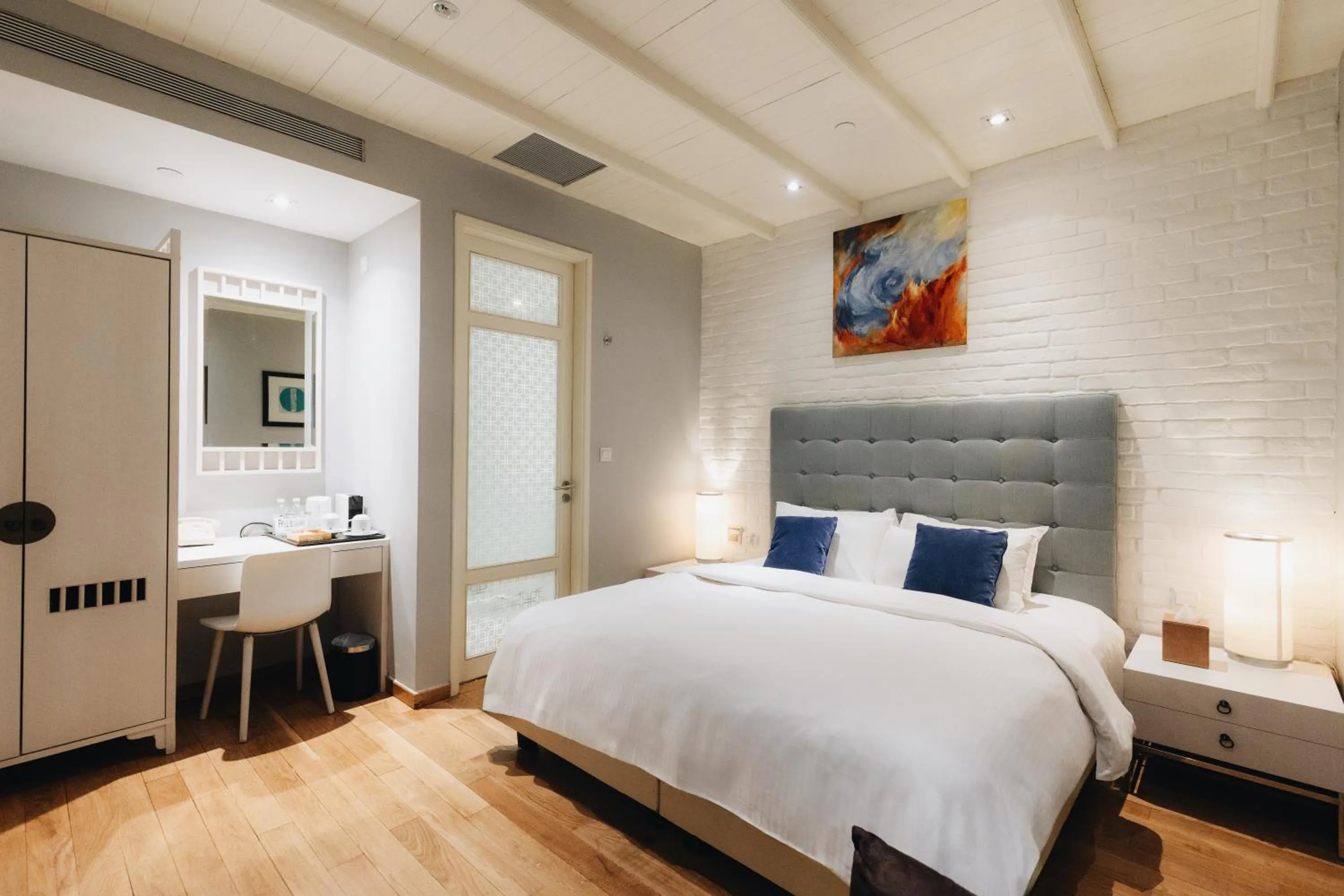 Premier King Room without Window in Hotel NuVe Heritage