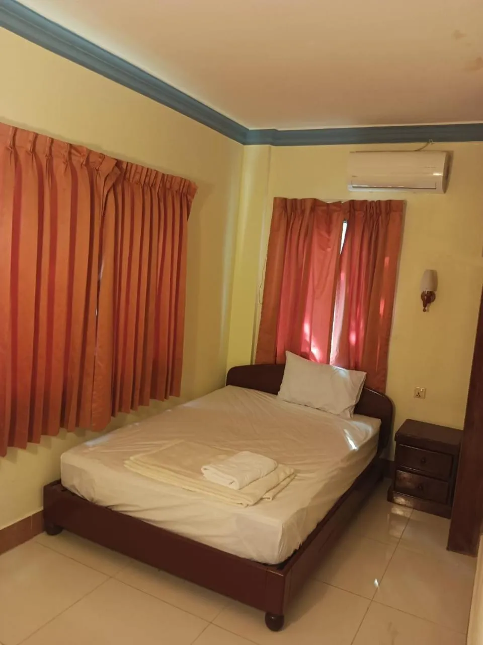 Single Room with Bathroom in Rs hotel