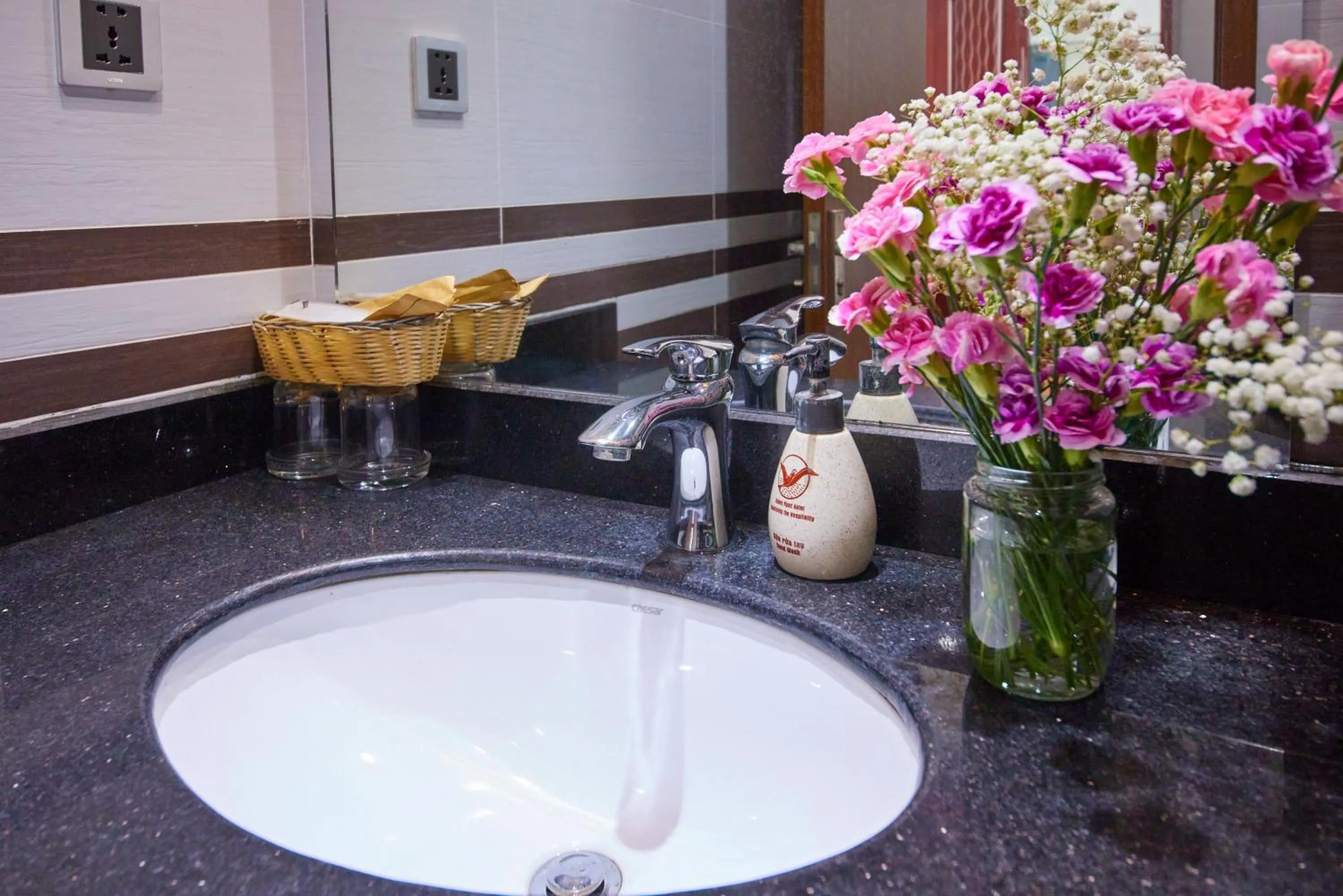 Superior Double or Twin Room with Sea View in Gieng Ngoc Sea moutain View Cat Ba